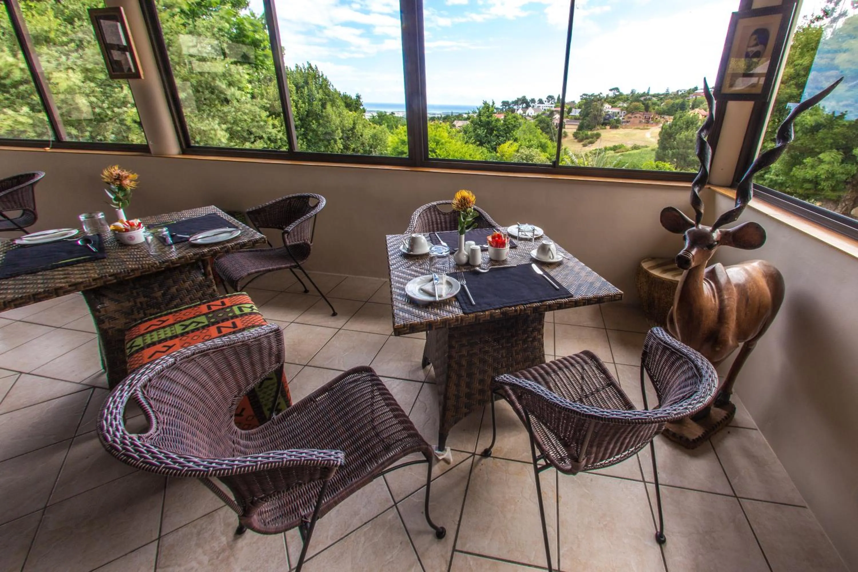 Restaurant/places to eat in Winelands Villa Guesthouse and Cottages