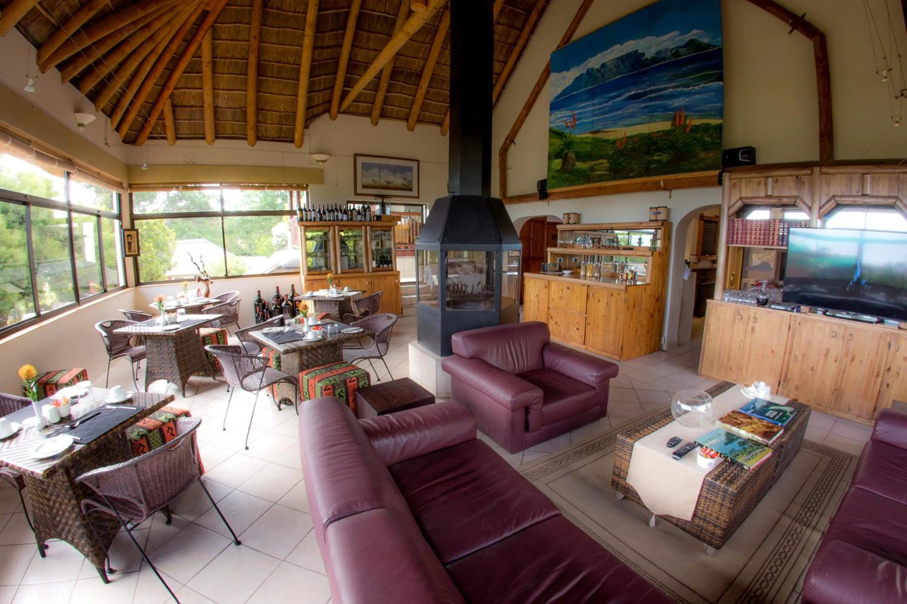 Communal lounge/ TV room in Winelands Villa Guesthouse and Cottages