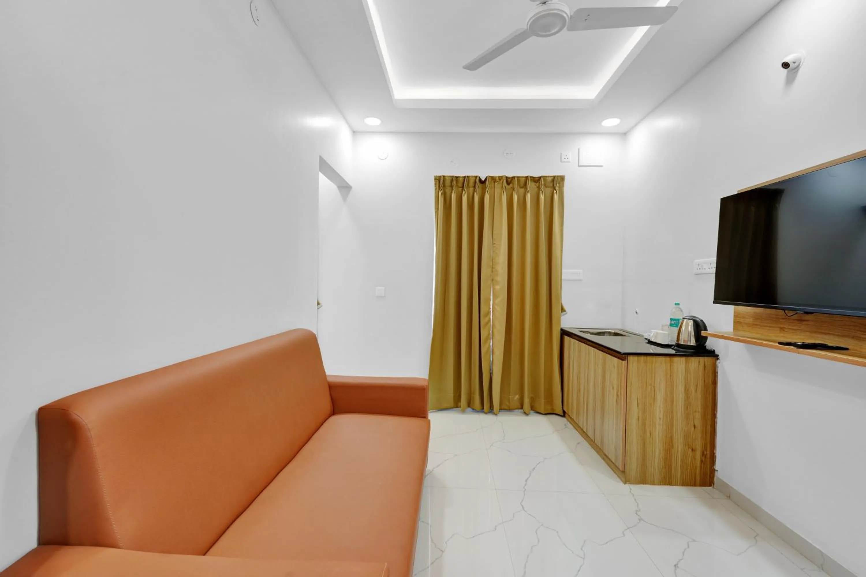 Deluxe Twin Room in Rohaan Elite stays by UPAR