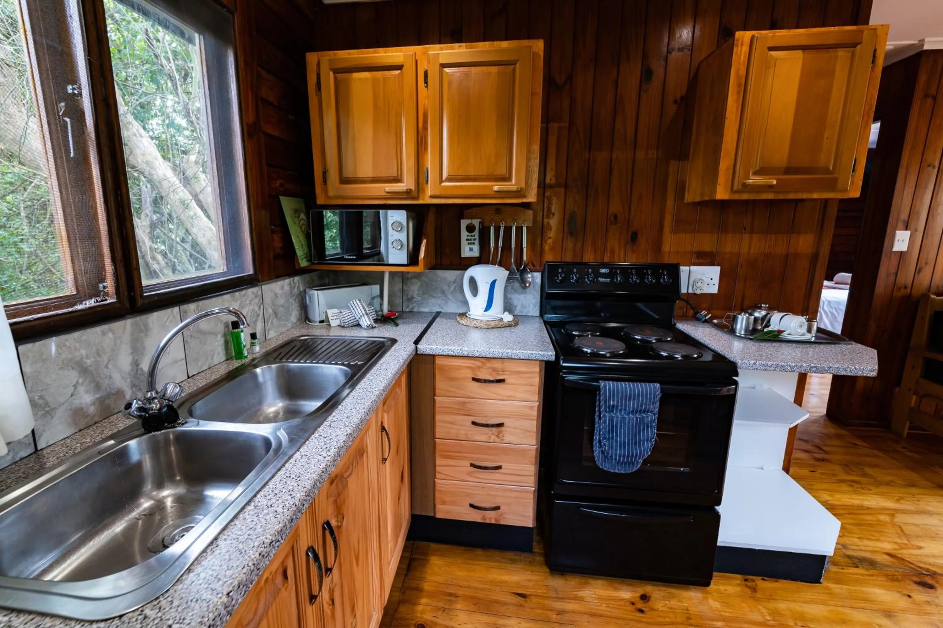 Kitchen or kitchenette in Mtunzini Forest Lodge Self Catering Resort