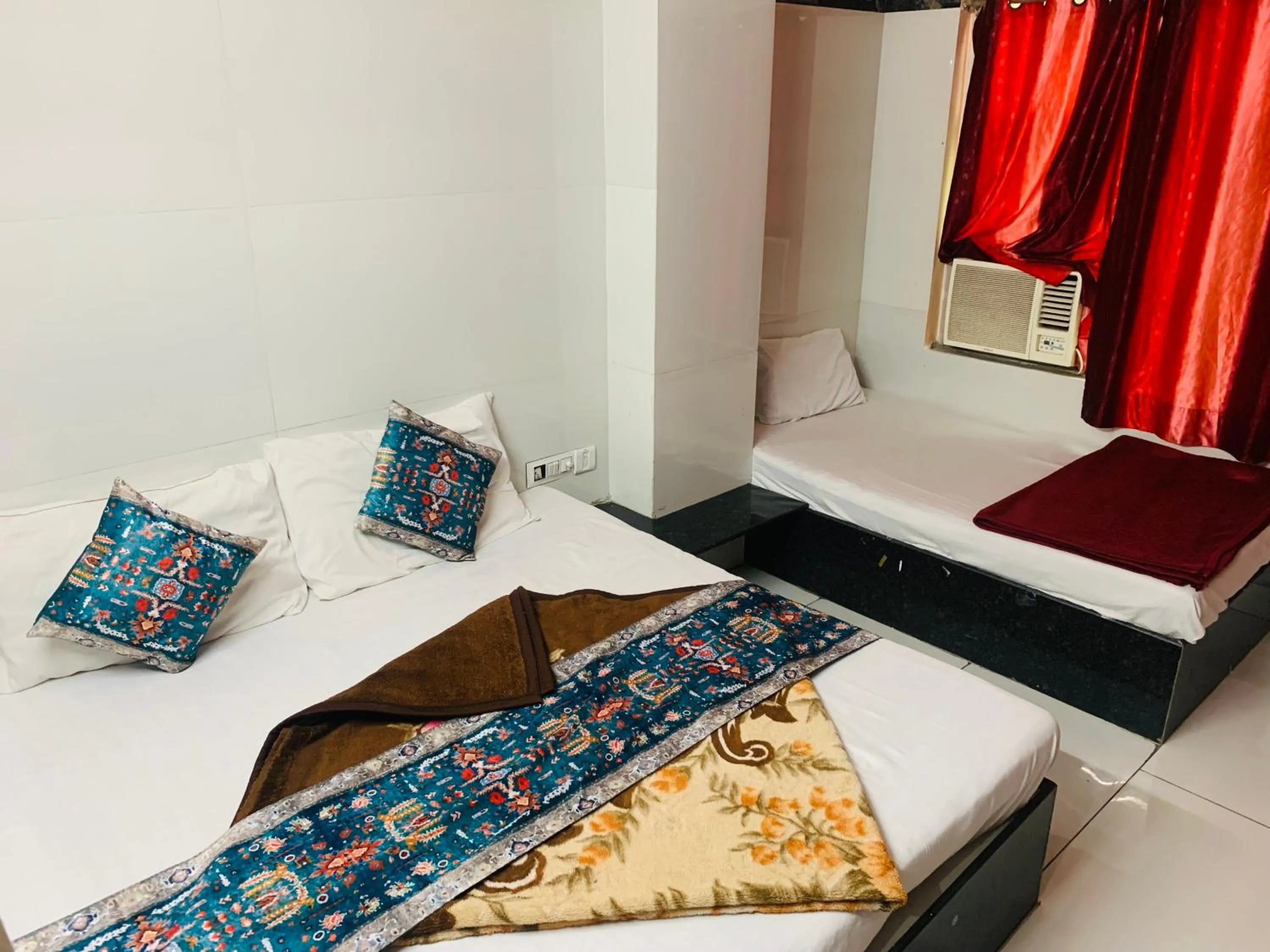 Bed in Hotel Churu Palace