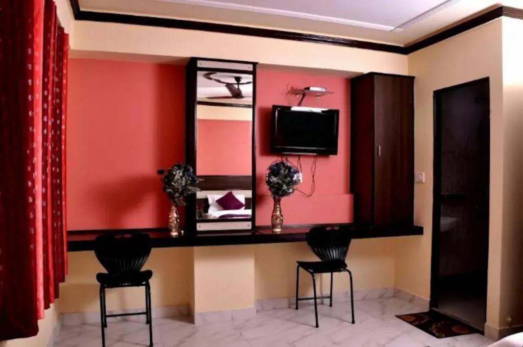Communal lounge/ TV room in Hotel Churu Palace