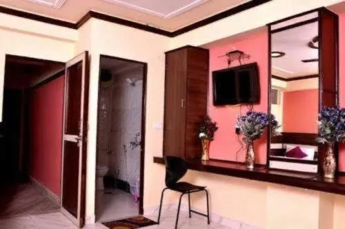 Communal lounge/ TV room in Hotel Churu Palace
