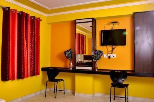 Communal lounge/ TV room in Hotel Churu Palace