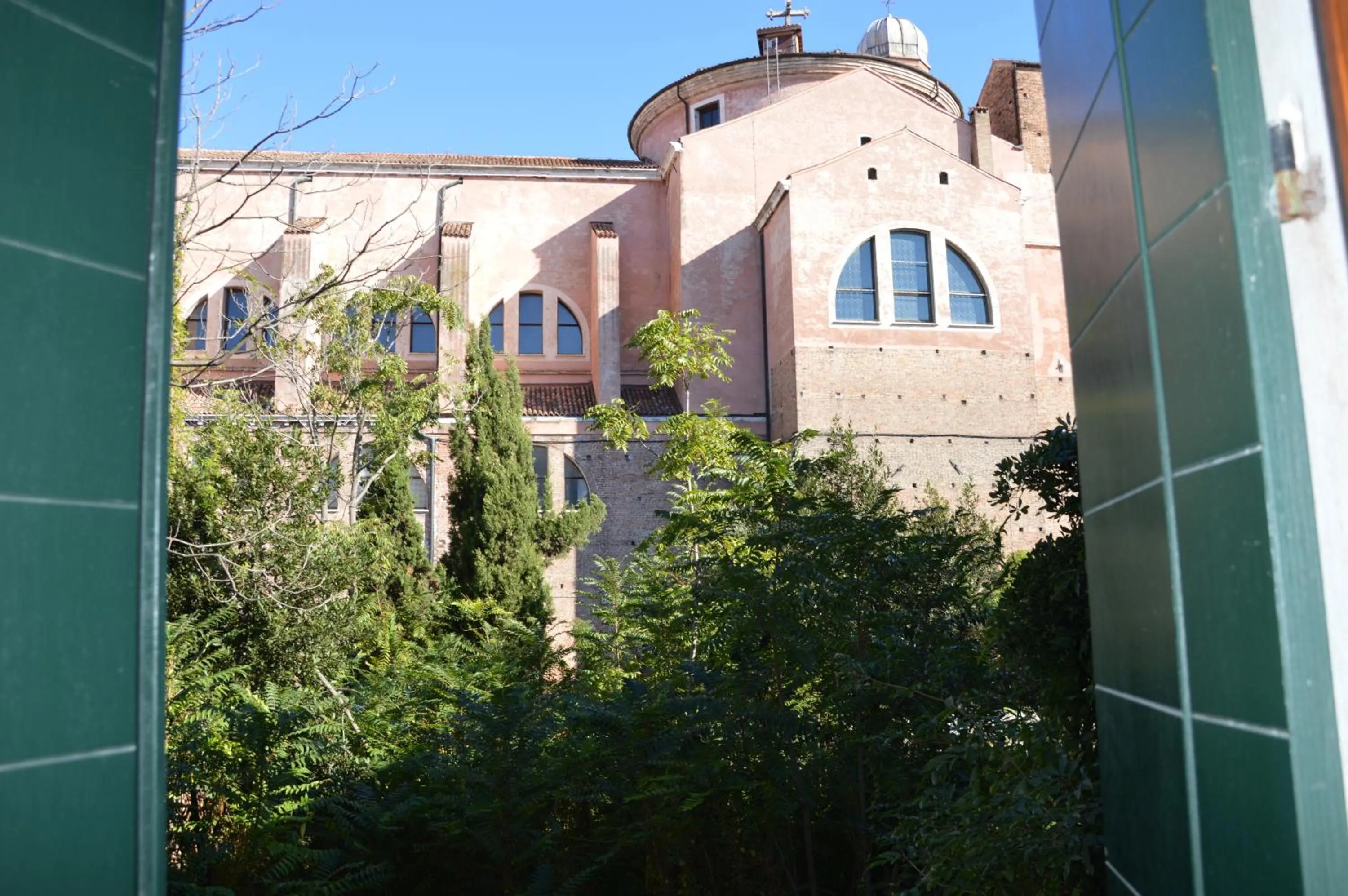 Garden view in Dorso Duro Apartment
