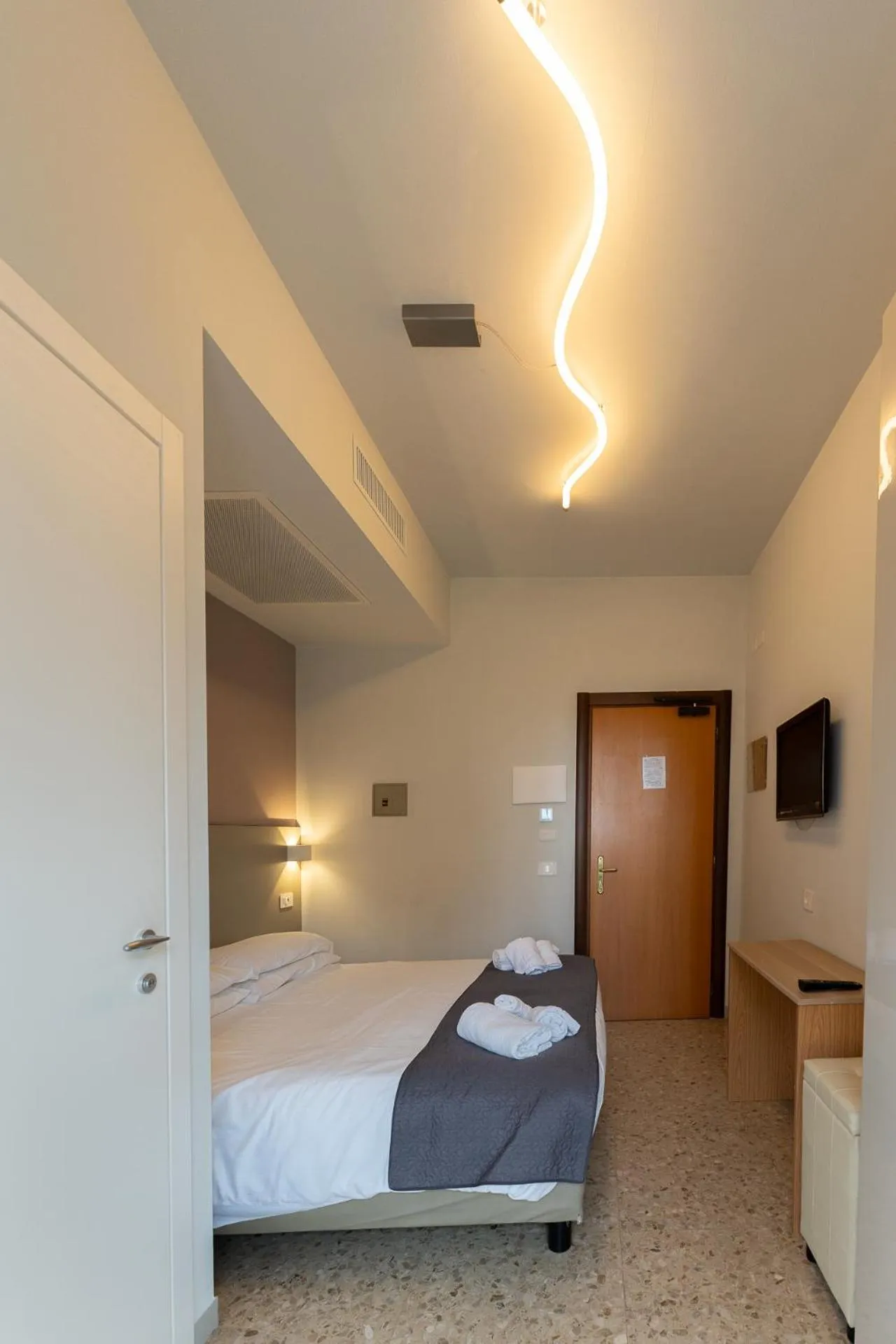 Photo of the whole room, Bed in La Caravella