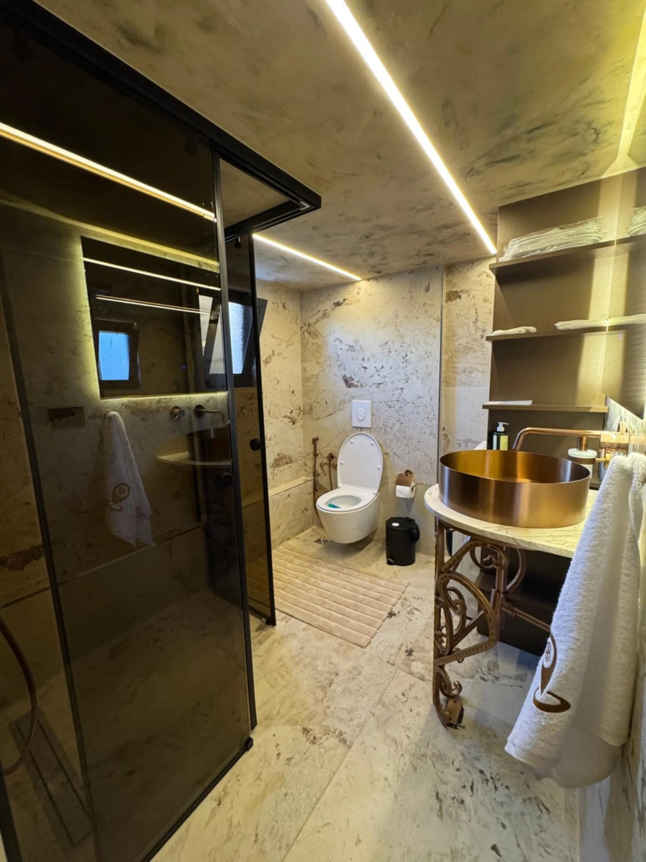 Shower in The HH Point