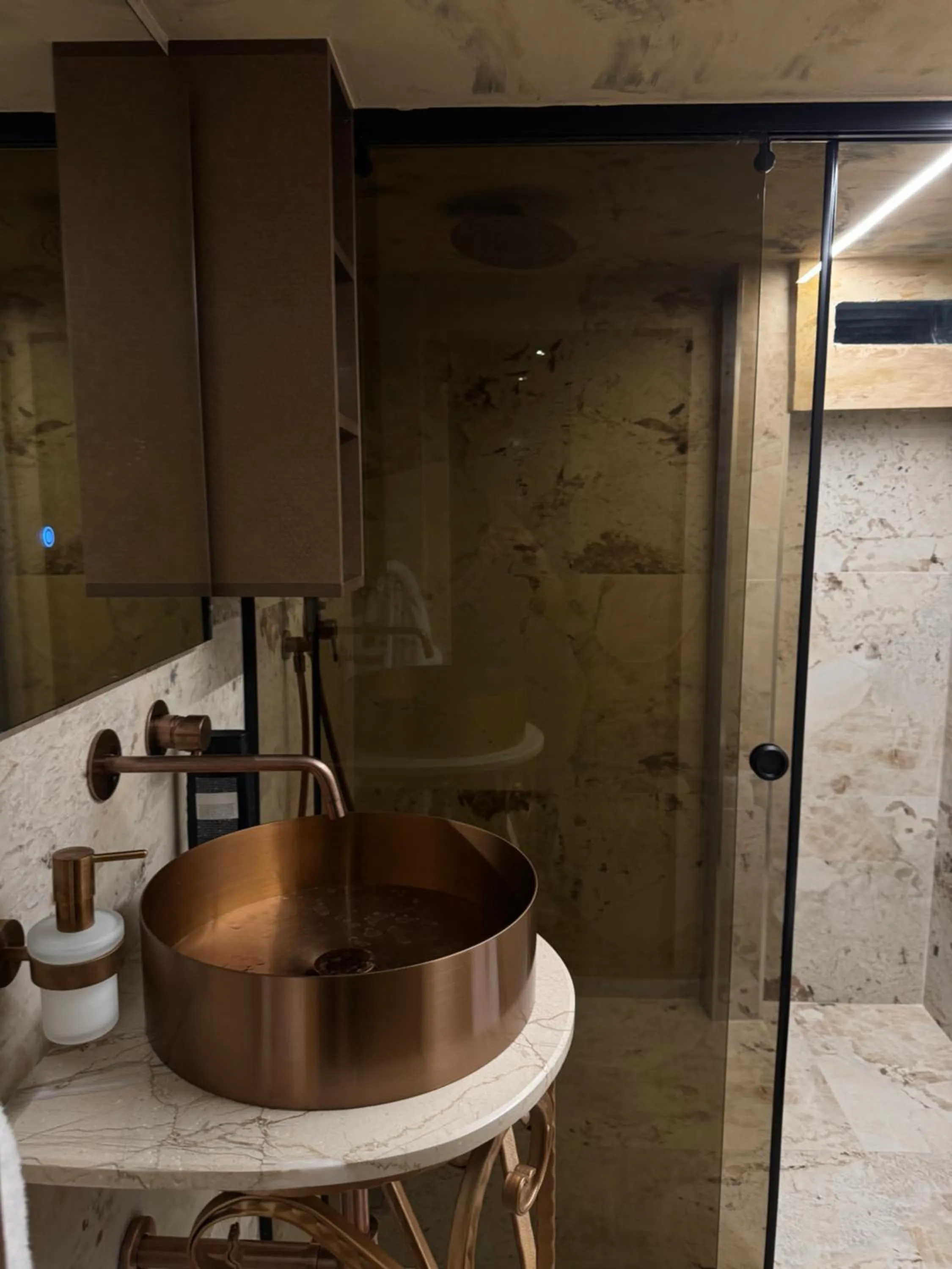 Shower in The HH Point