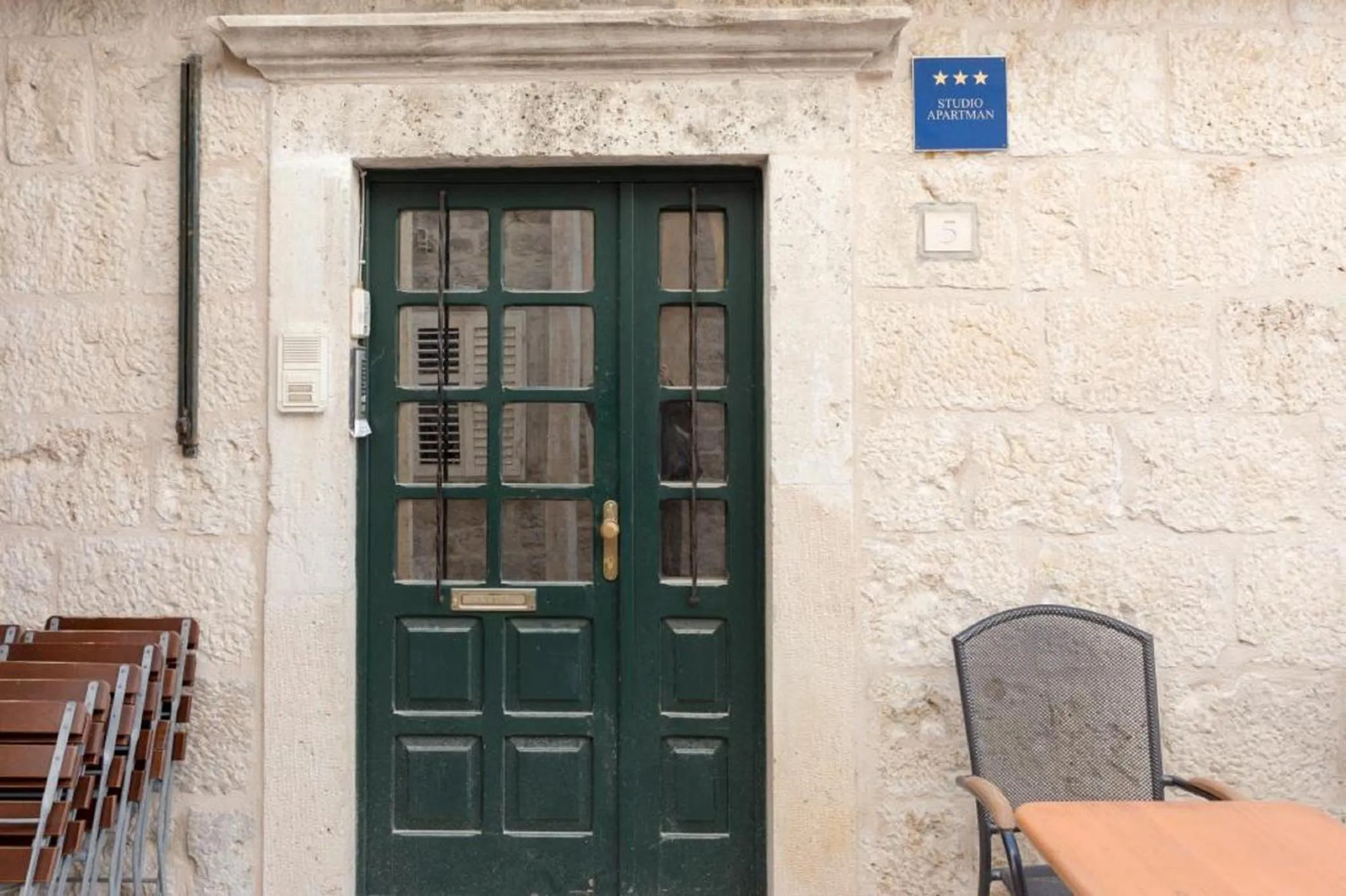 Facade/entrance in Apartment Dubravka Iza Roka