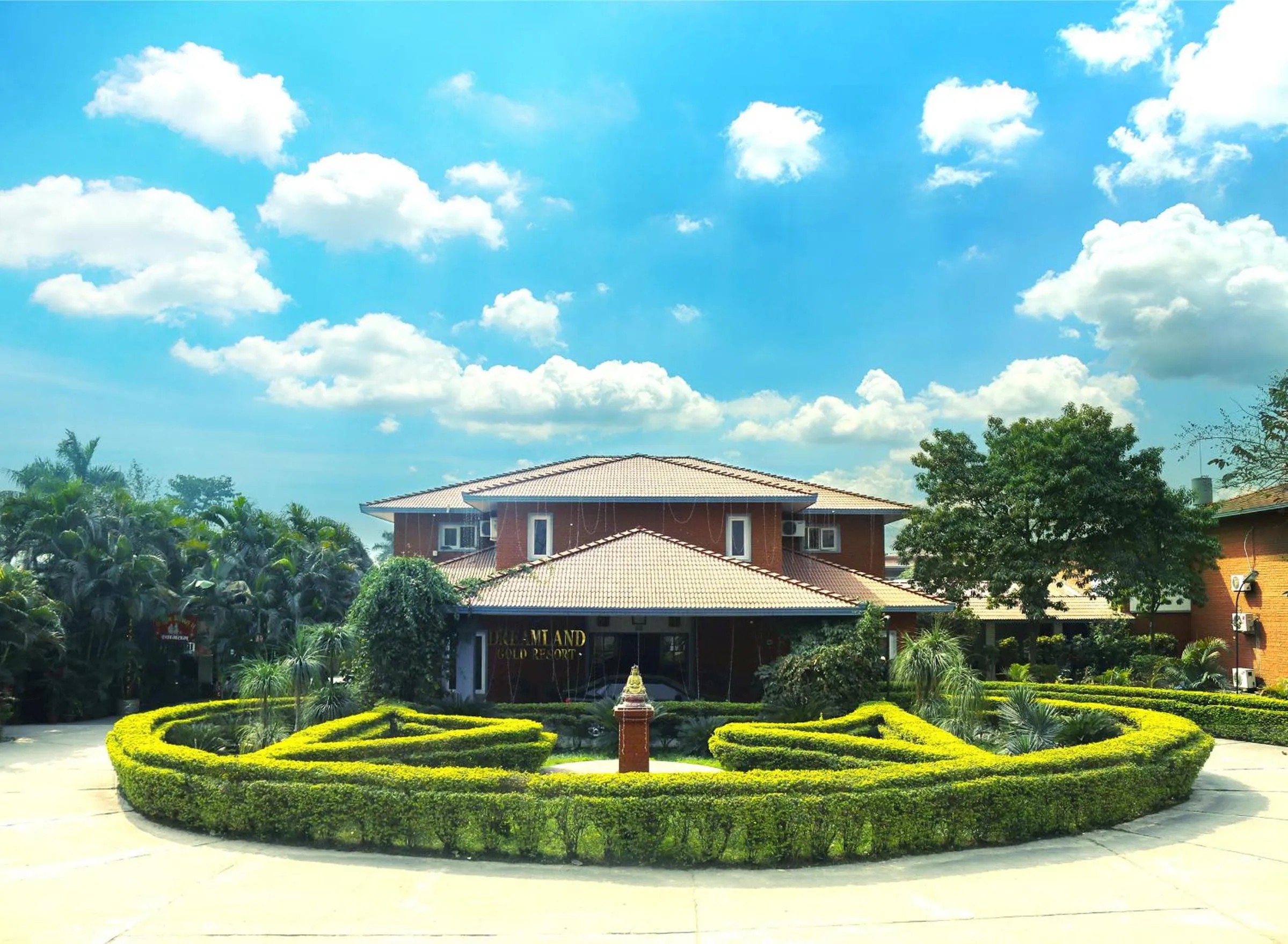 Property building in Dreamland Gold Resort & Hotel