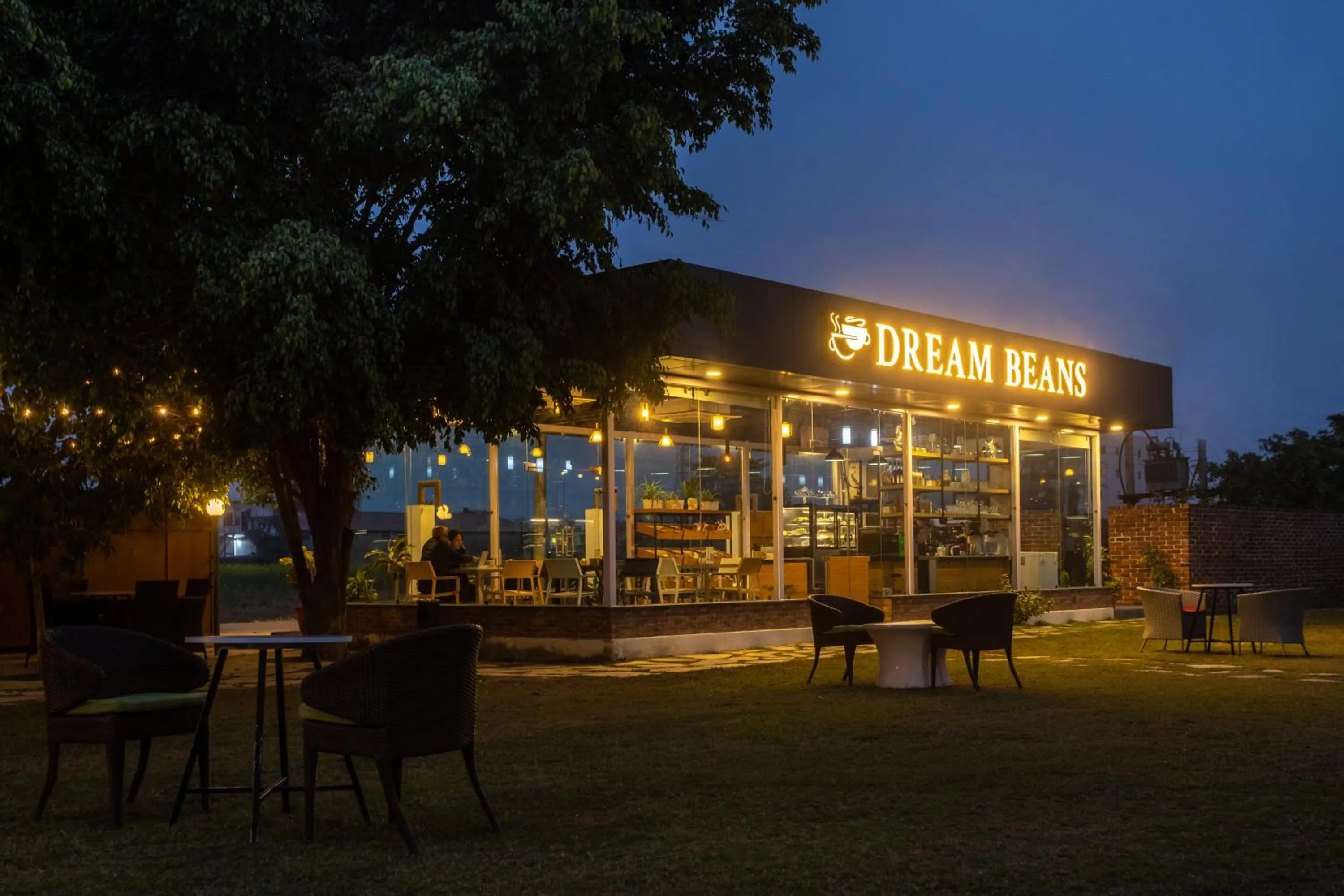 Restaurant/places to eat in Dreamland Gold Resort & Hotel