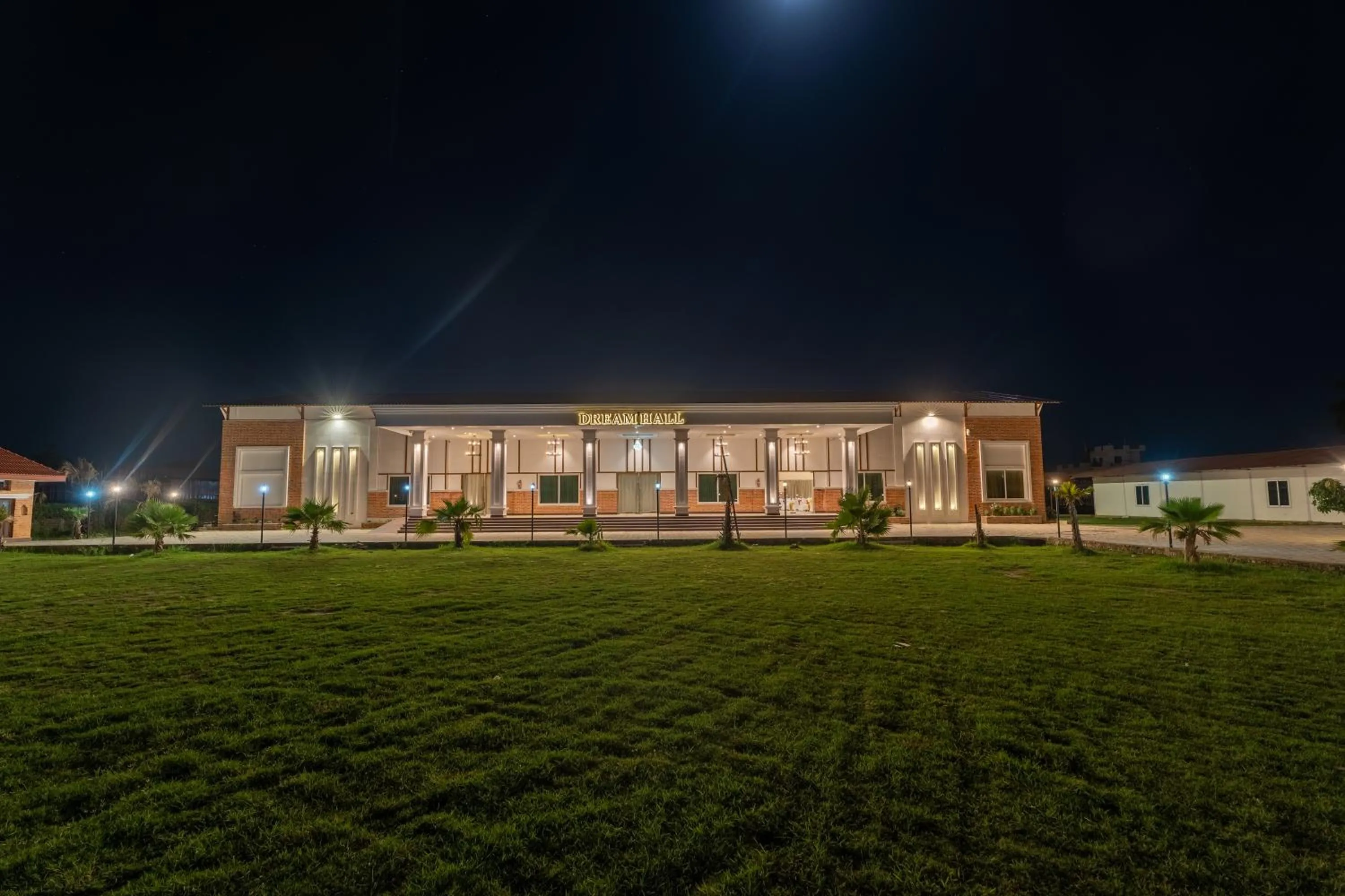 Property building in Dreamland Gold Resort & Hotel