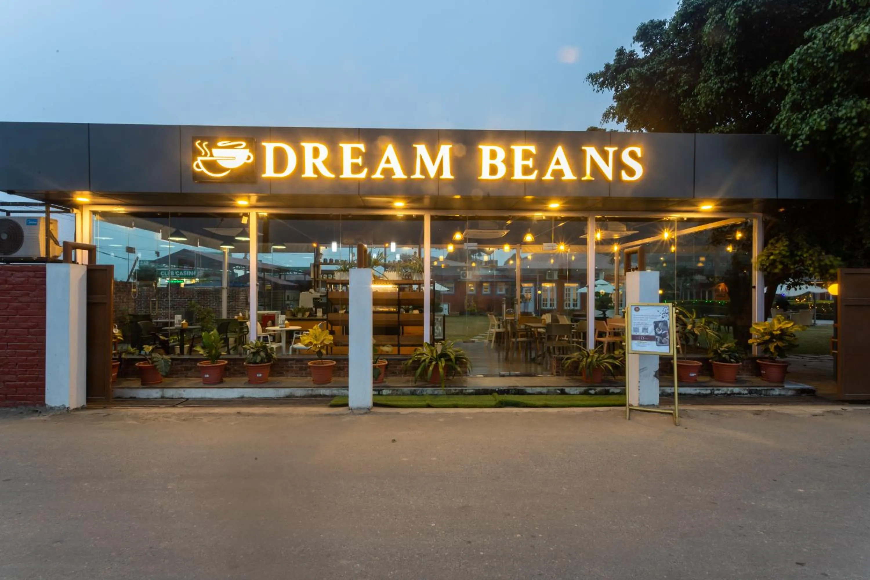 Restaurant/places to eat in Dreamland Gold Resort & Hotel