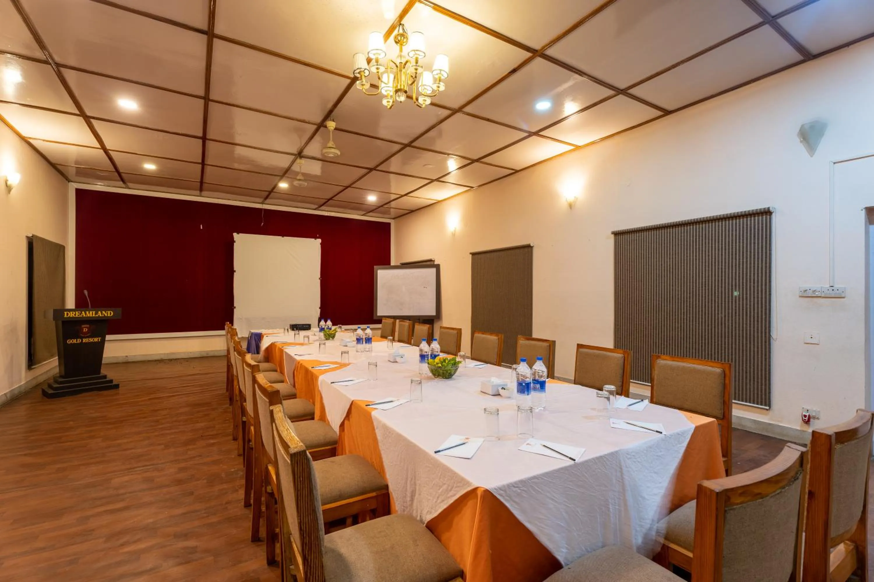 TV and multimedia in Dreamland Gold Resort & Hotel