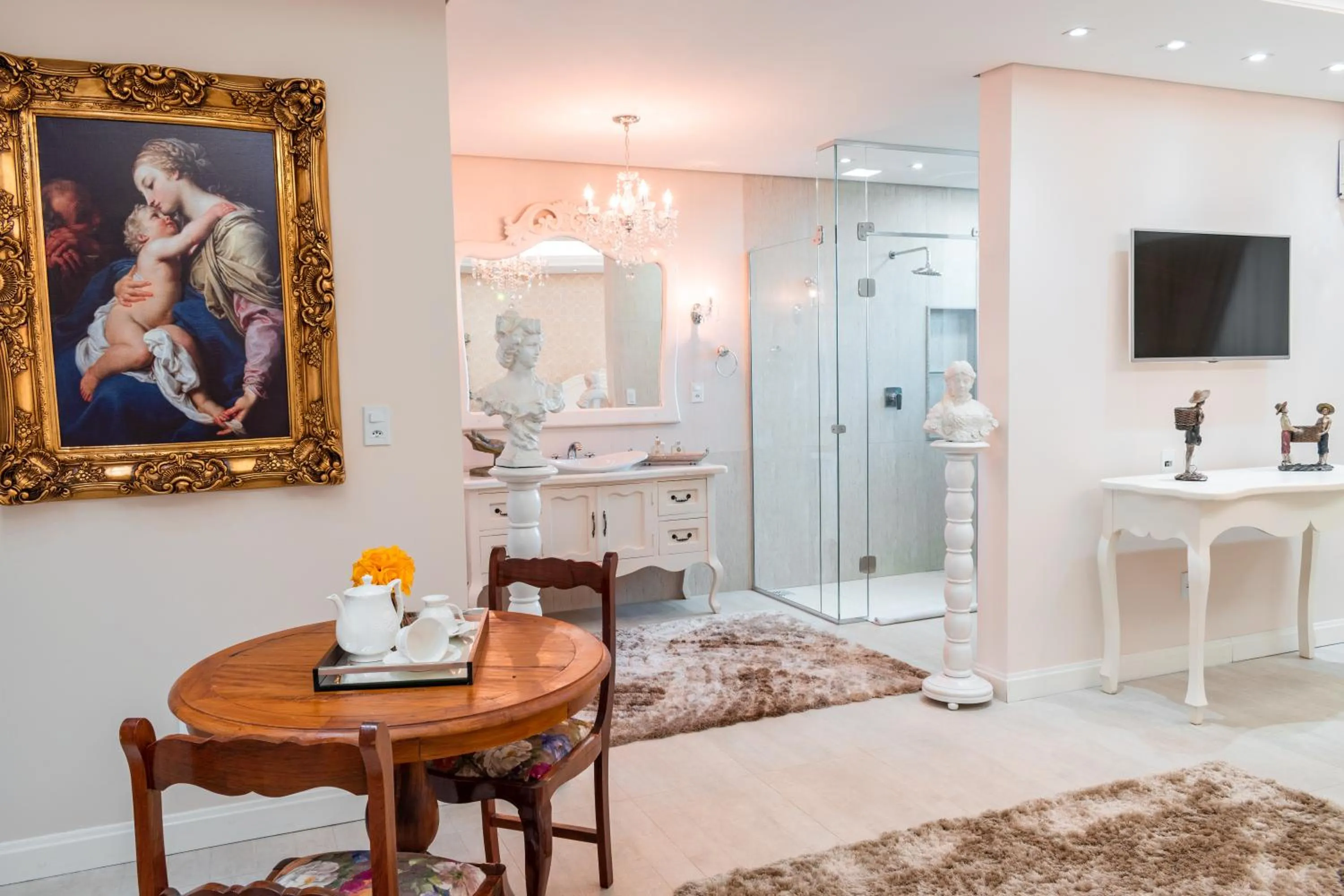 TV and multimedia in BellaMinas Pousada