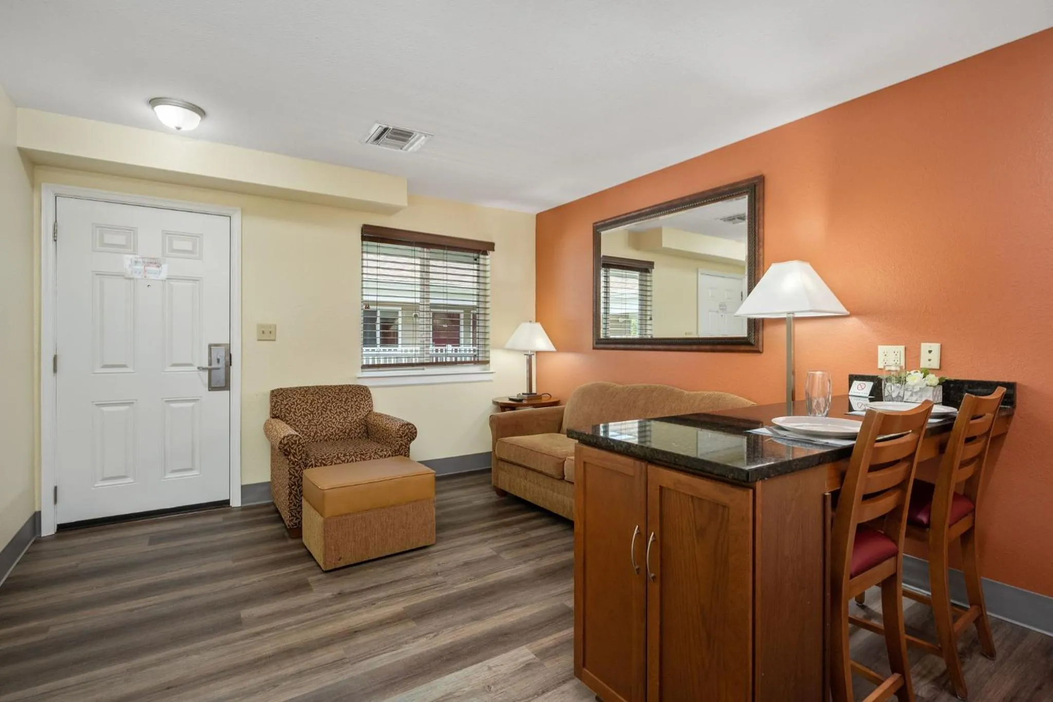 Living room in Affordable Suites of America Stafford Quantico