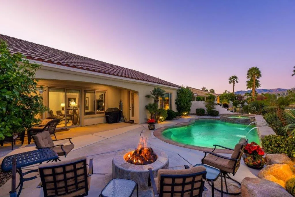 Swimming pool in Desert Fairway Oasis