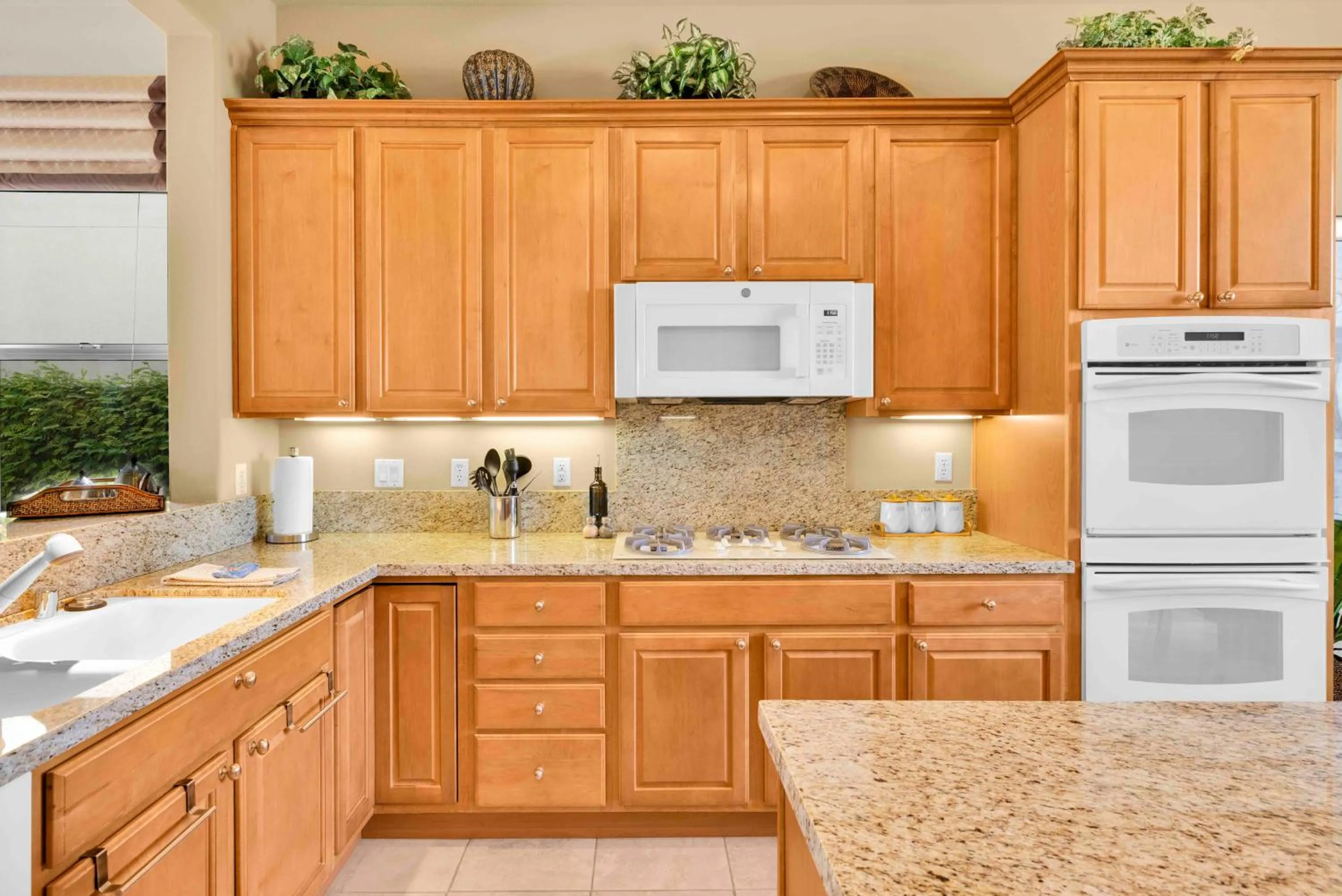 Kitchen or kitchenette in Desert Fairway Oasis