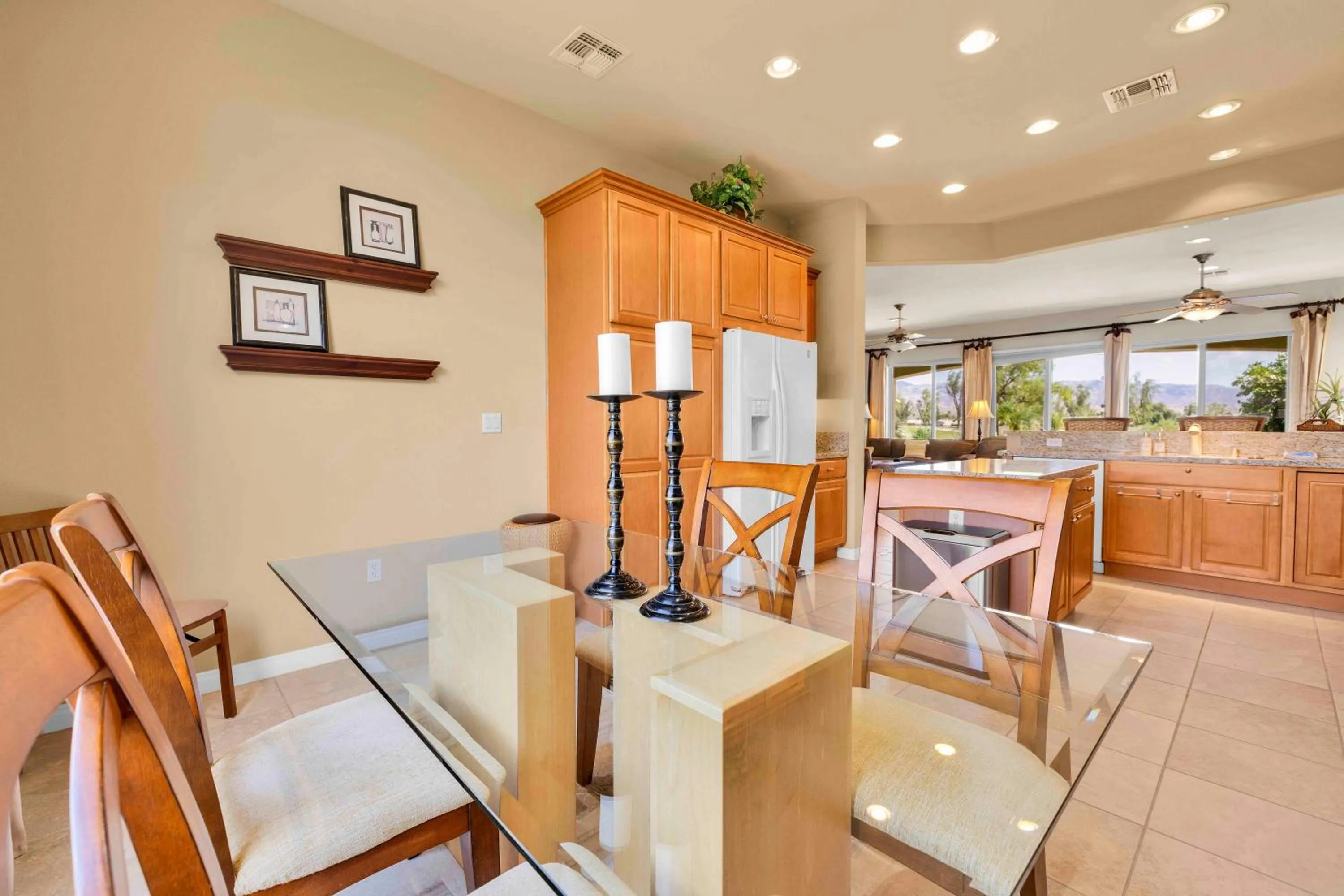 Dining area in Desert Fairway Oasis