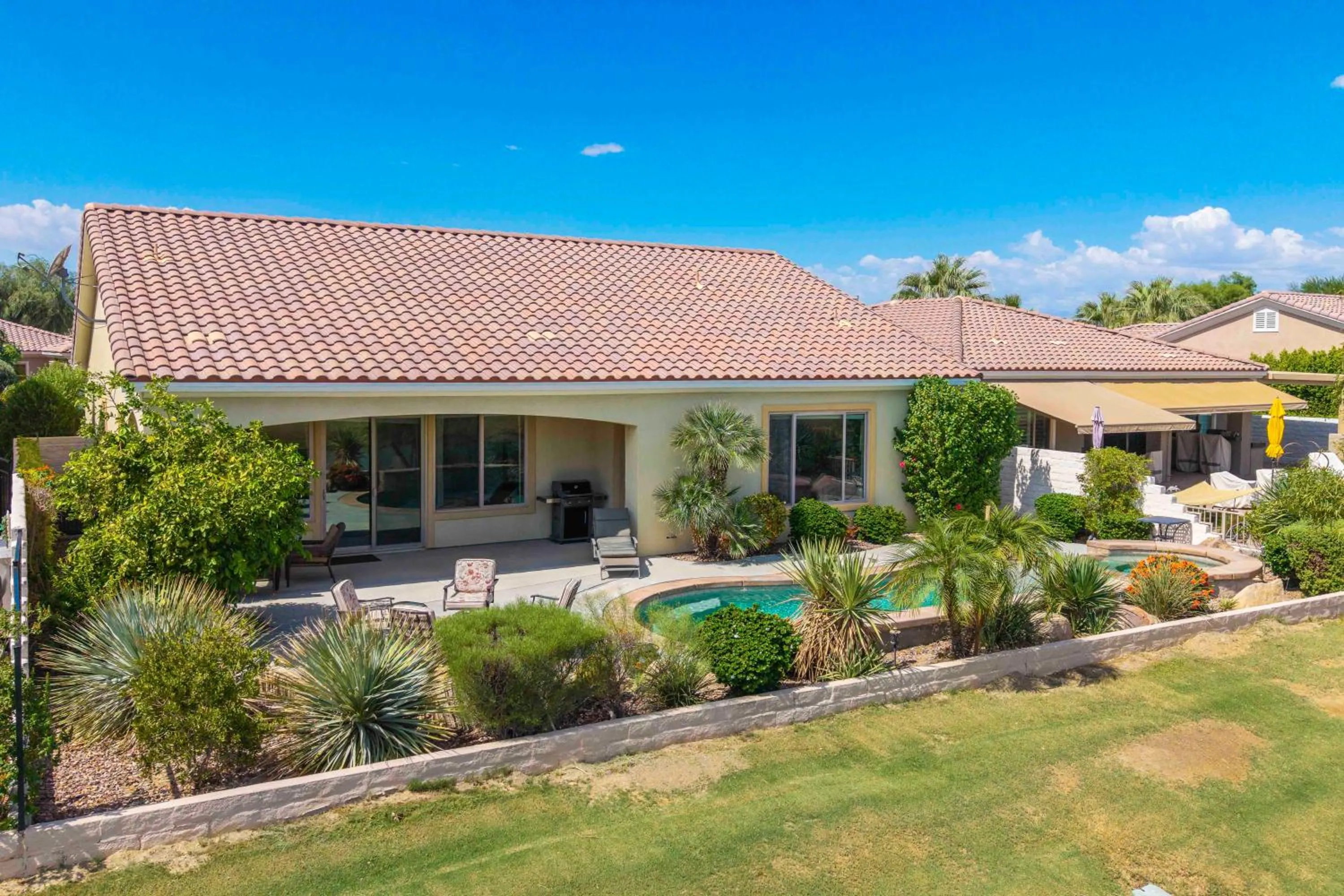 Swimming pool in Desert Fairway Oasis
