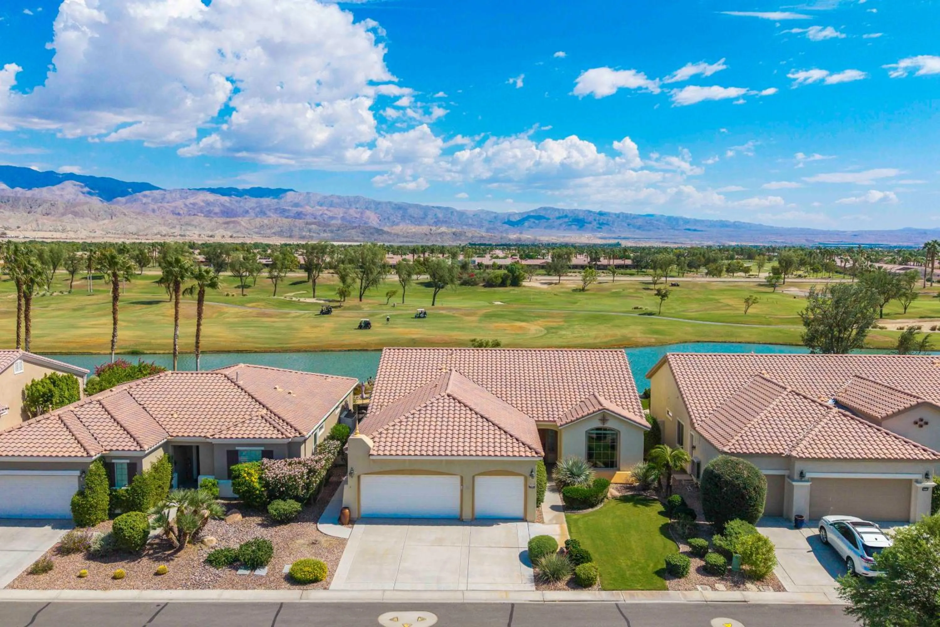 Swimming pool in Desert Fairway Oasis