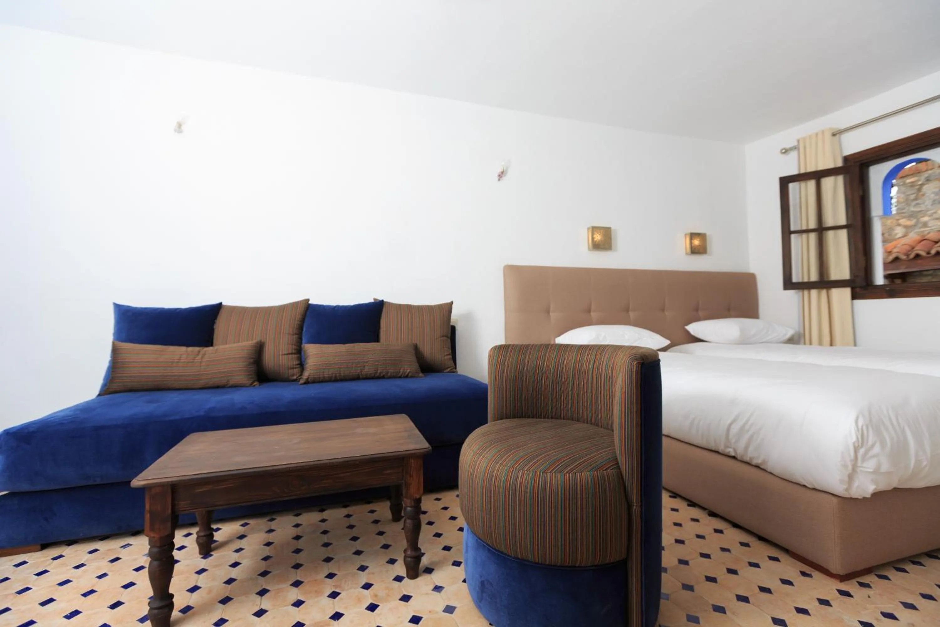 Living room, Bed in Riad Zaitouna Chaouen