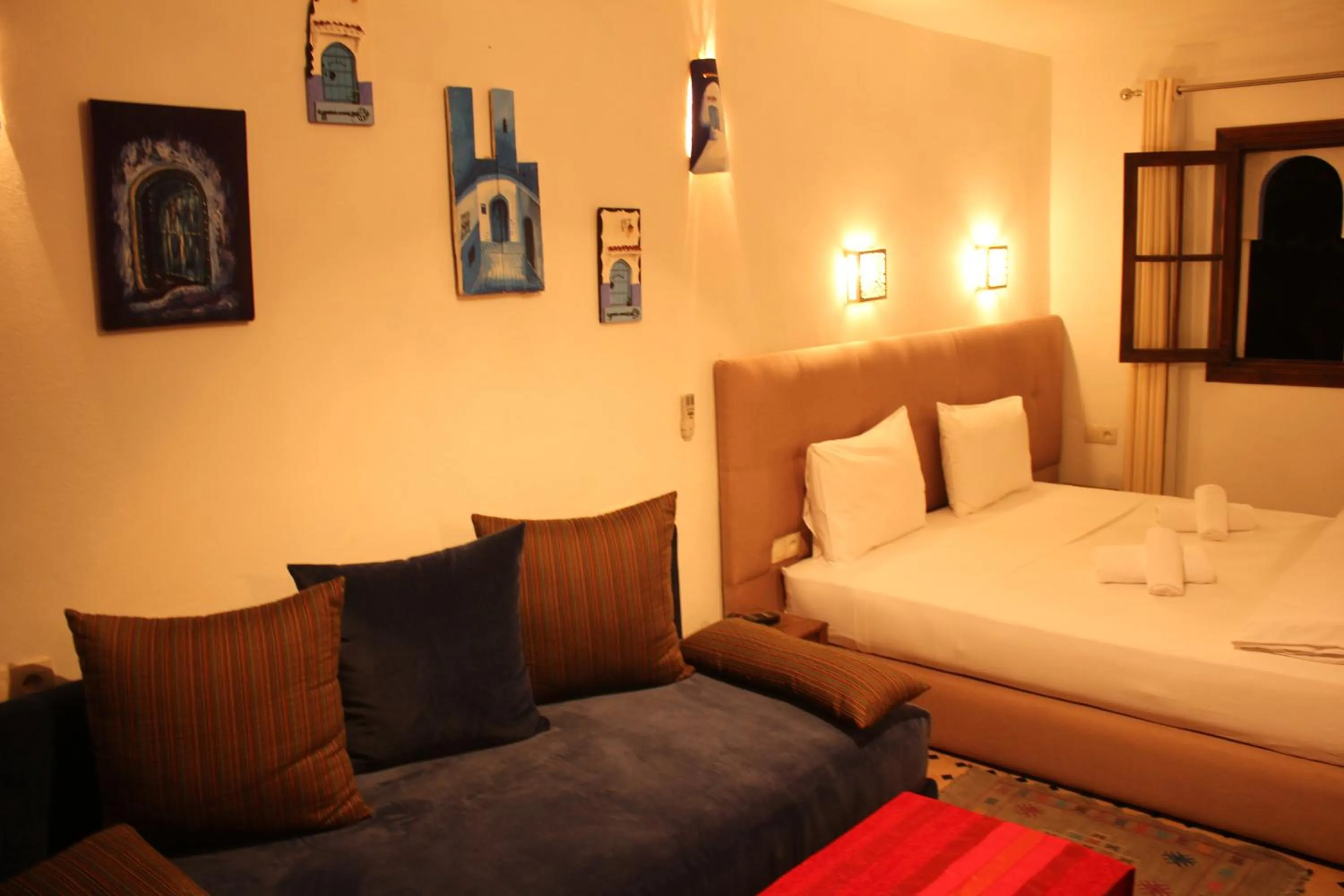 Photo of the whole room, Bed in Riad Zaitouna Chaouen