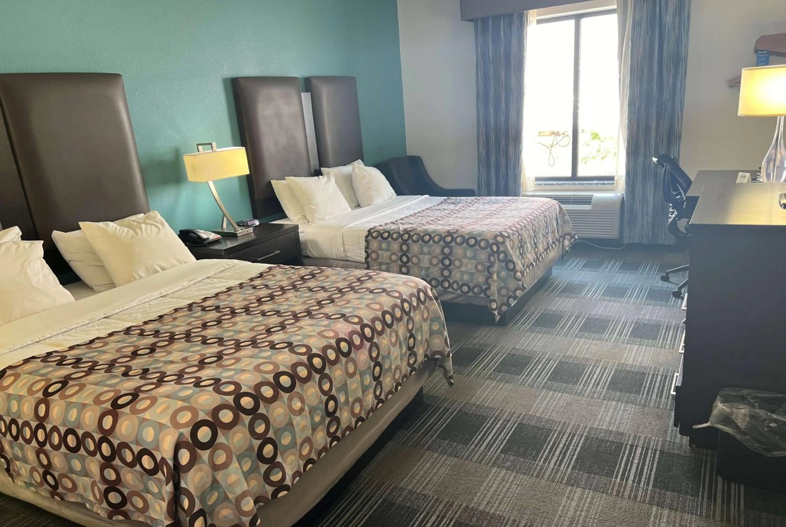 Photo of the whole room, Bed in Days Inn by Wyndham Alva