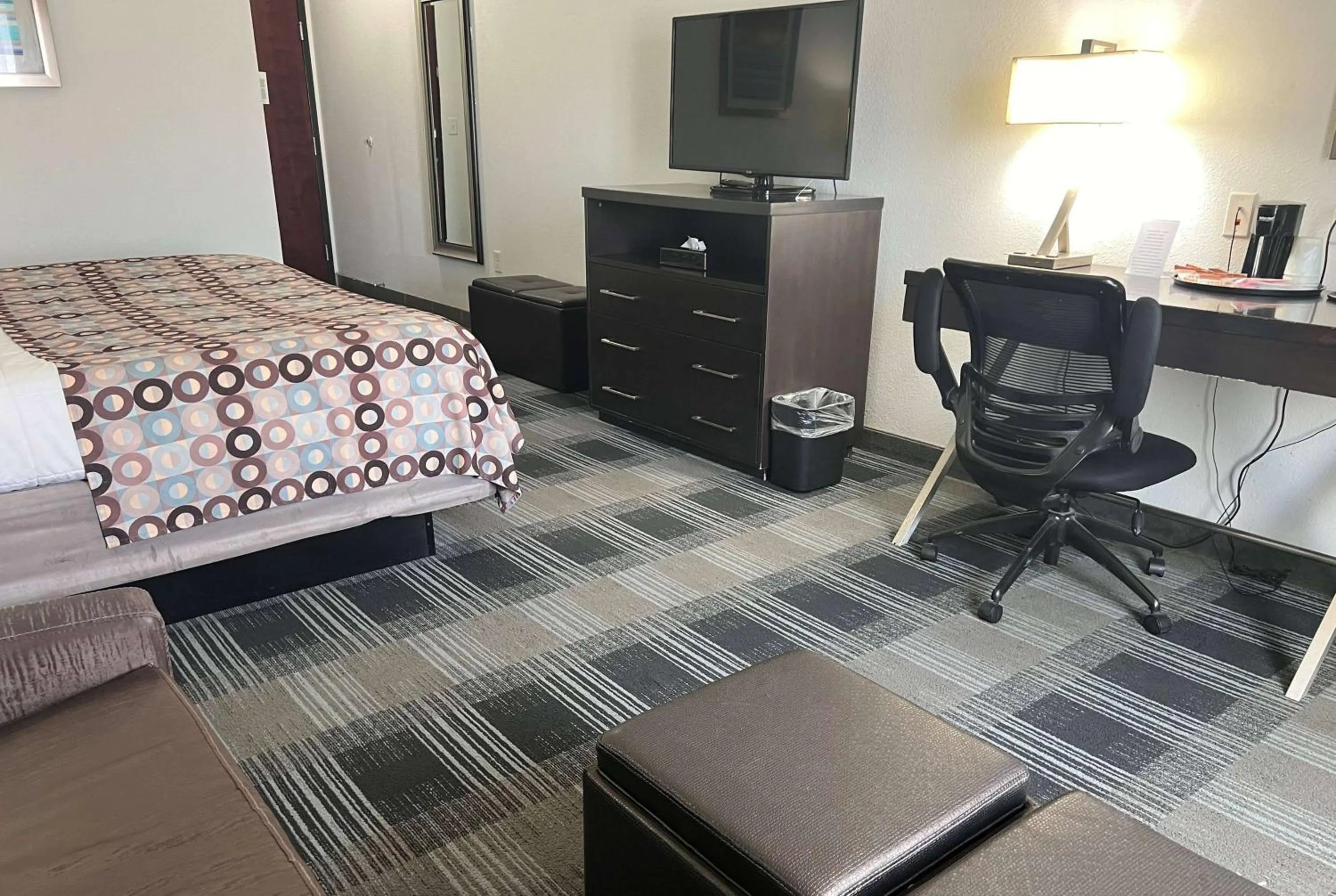 Photo of the whole room, Bed in Days Inn by Wyndham Alva