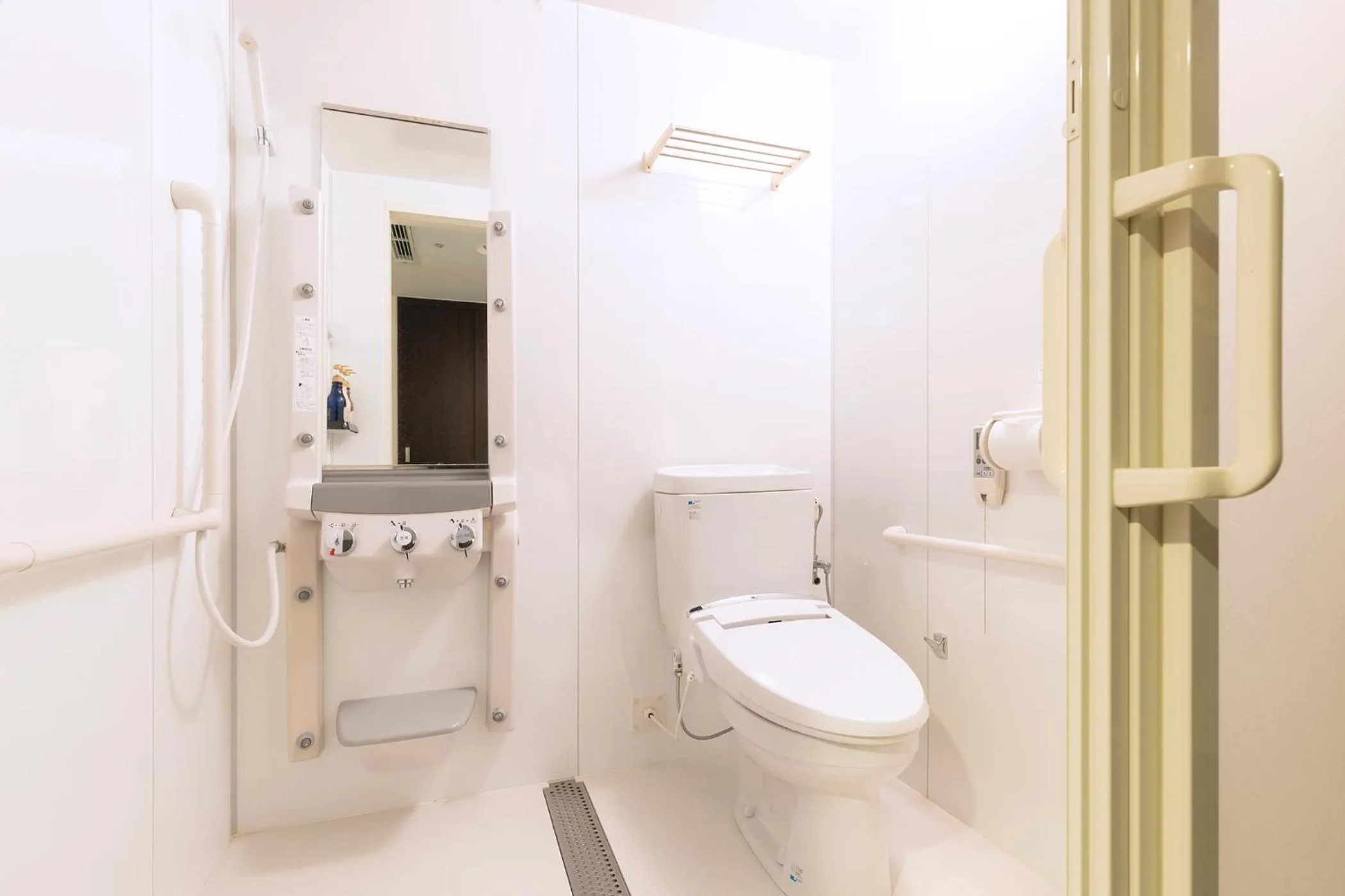 Standard Twin barrier-free room for 3 people - Non-Smoking - Shower Only in TAOYA Hakone