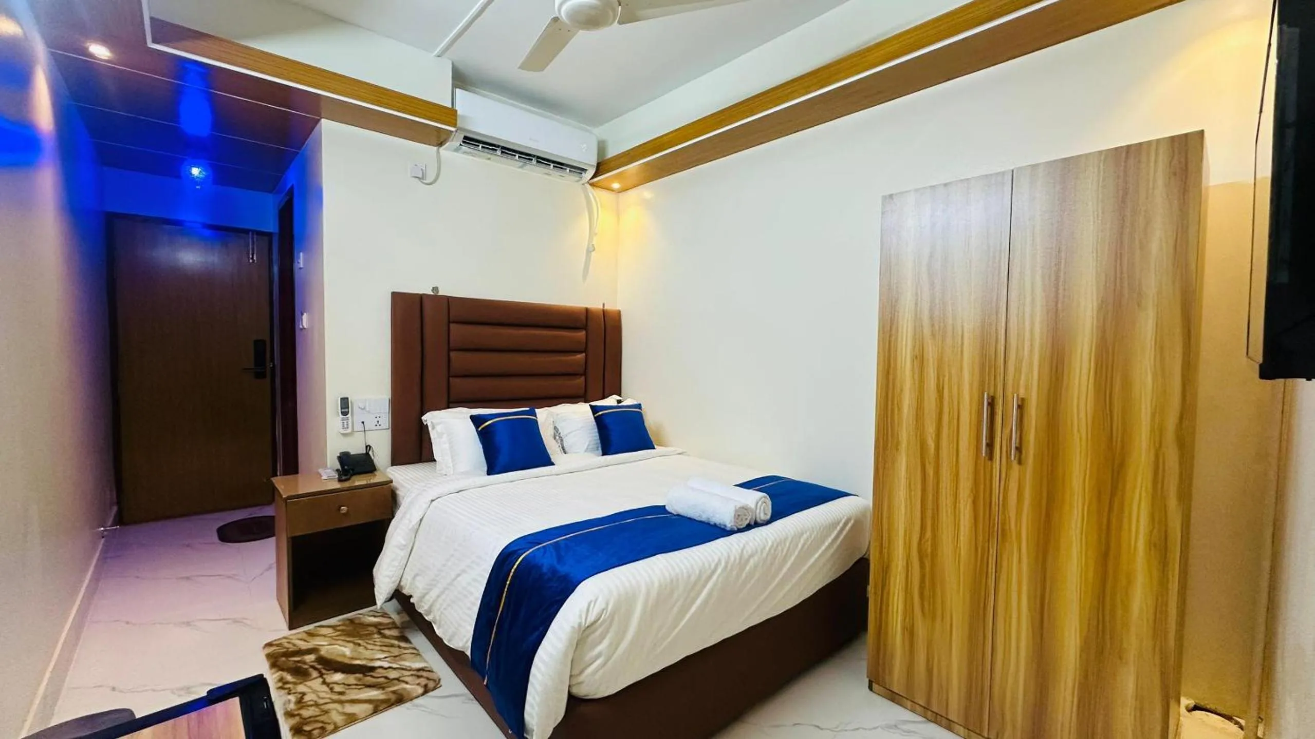 Deluxe Queen Room - single occupancy in Hotel Blue Sky Mirpur