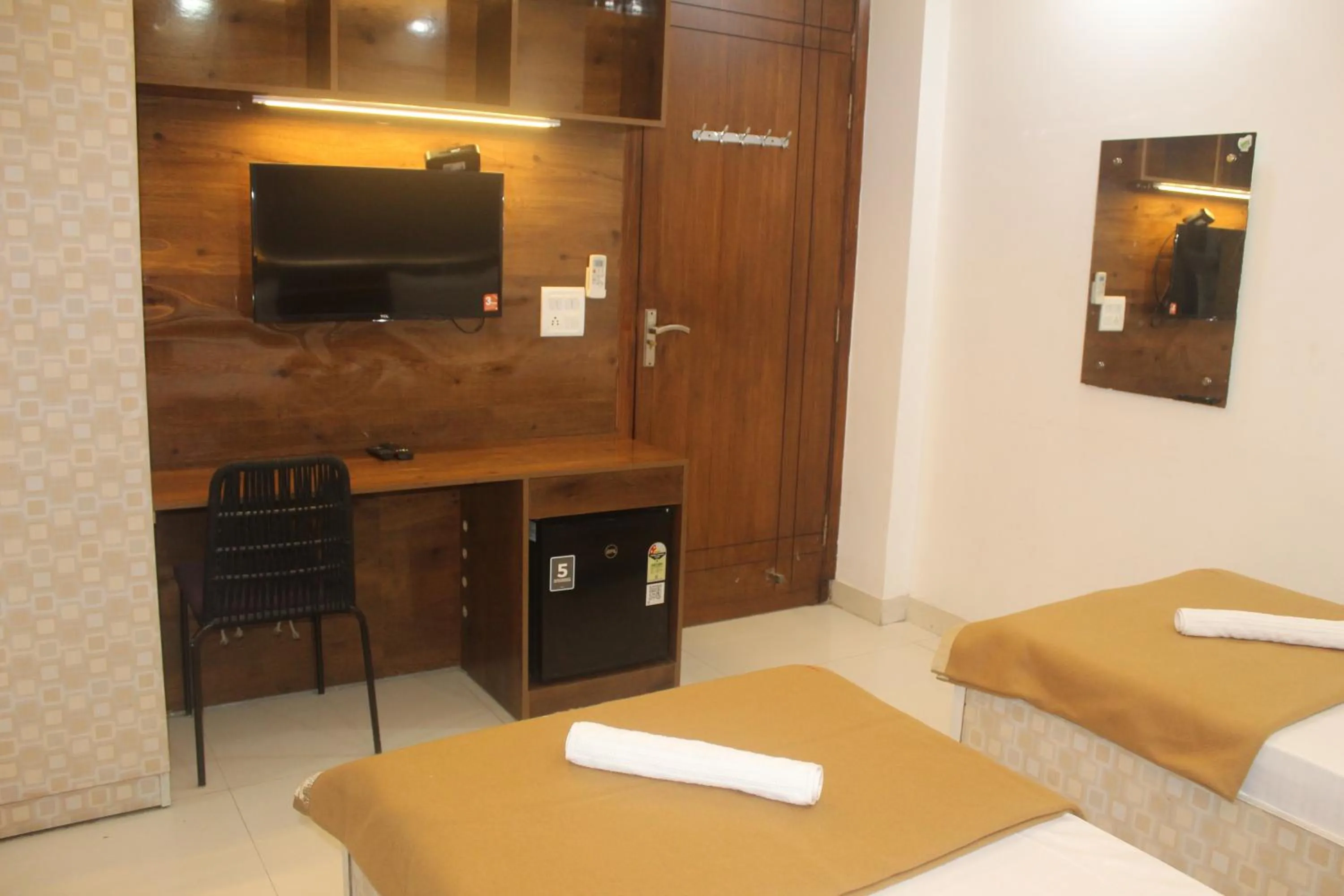 Photo of the whole room, Bed in Flourish Stay Saket near Max Hospital
