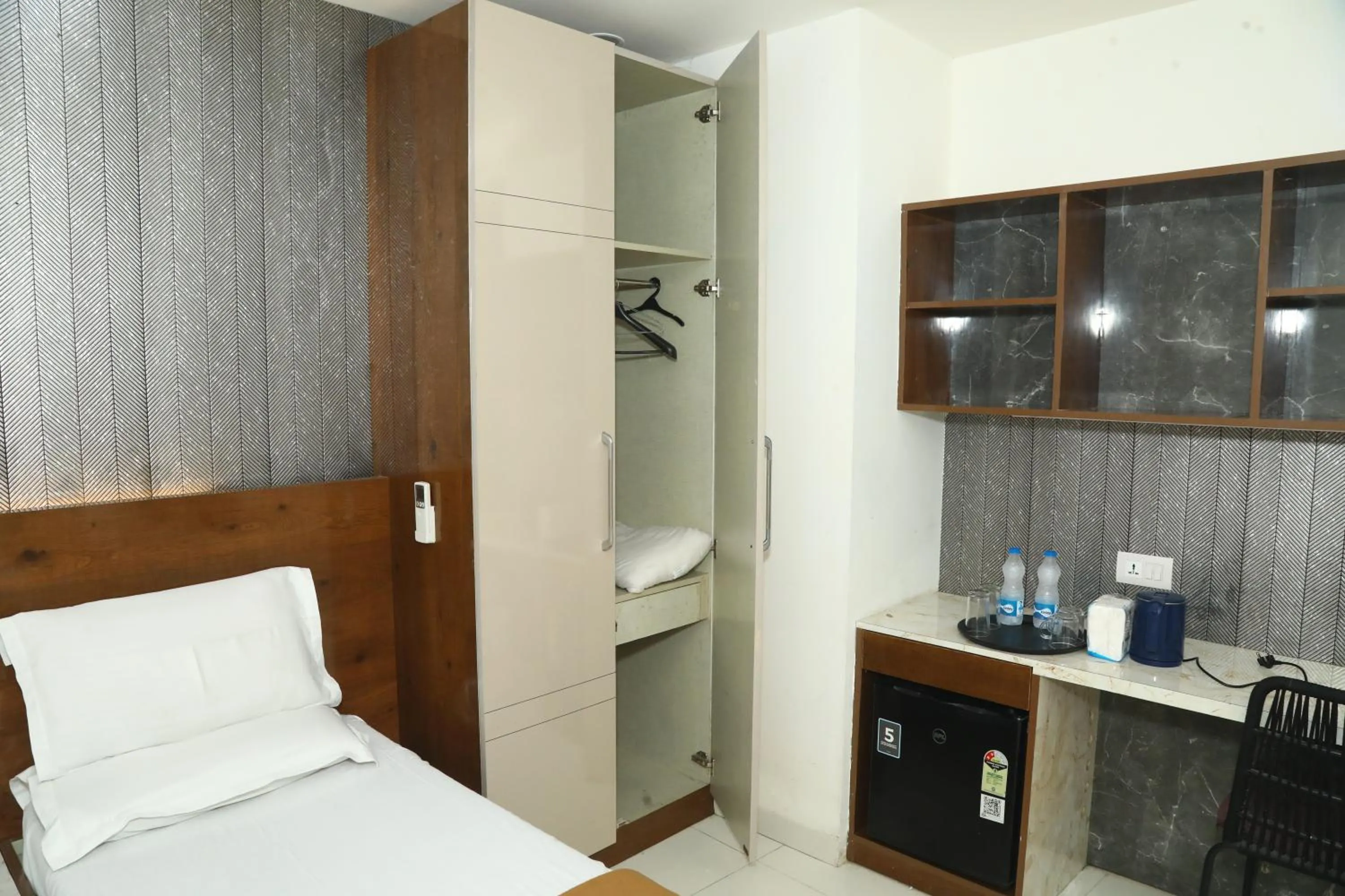 Photo of the whole room, Bed in Flourish Stay Saket near Max Hospital