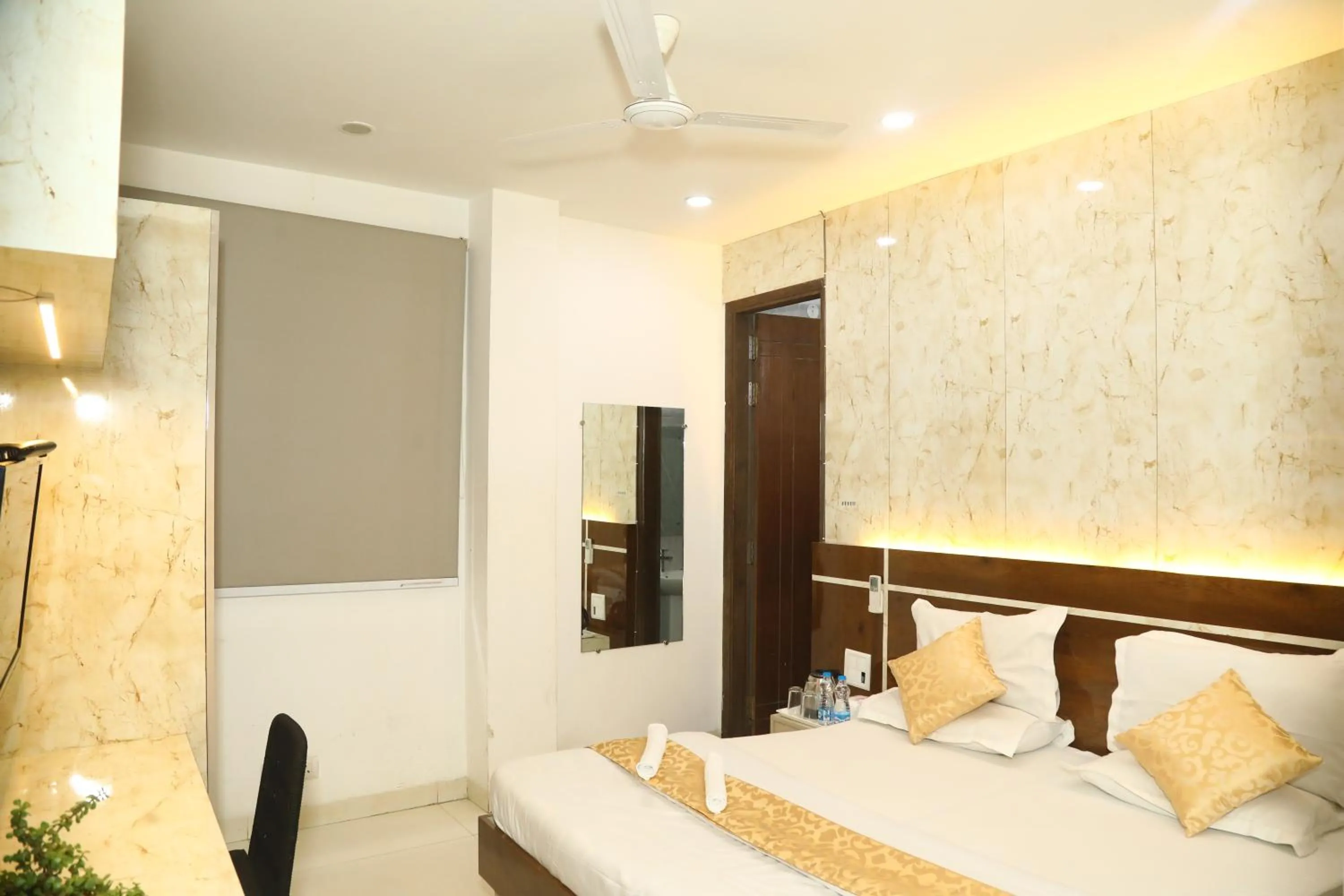 Bed in Flourish Stay Saket near Max Hospital