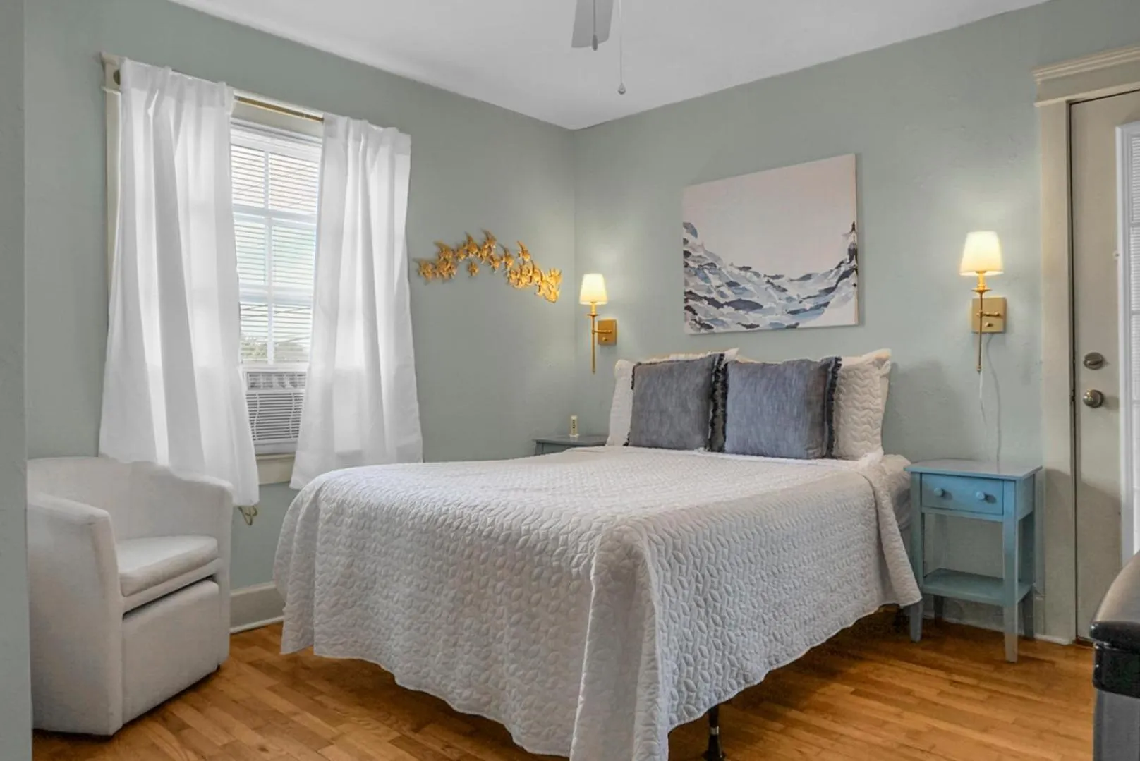 Bed in Carolina Beach Inn