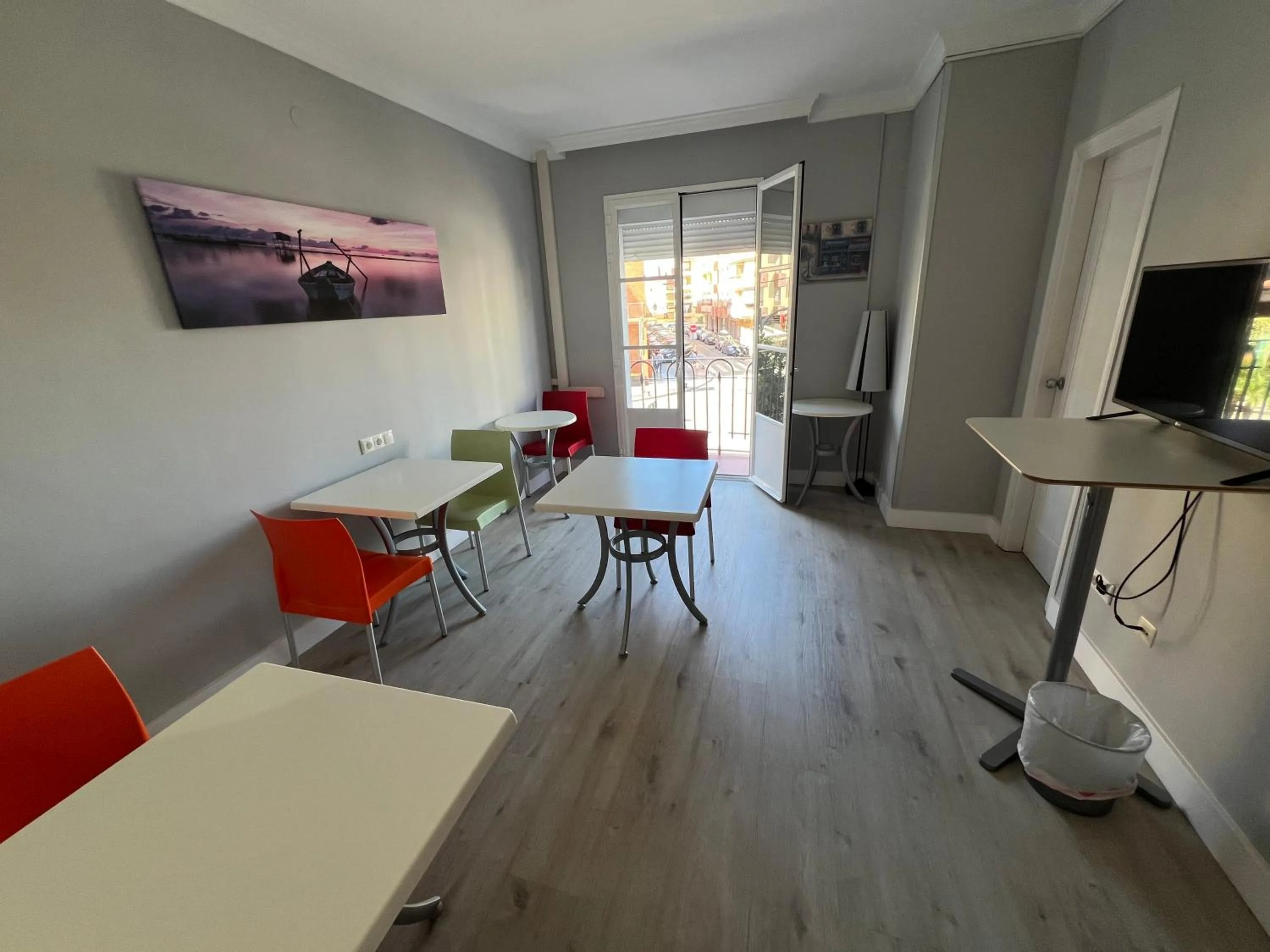 Communal lounge/ TV room in Hotel Dila