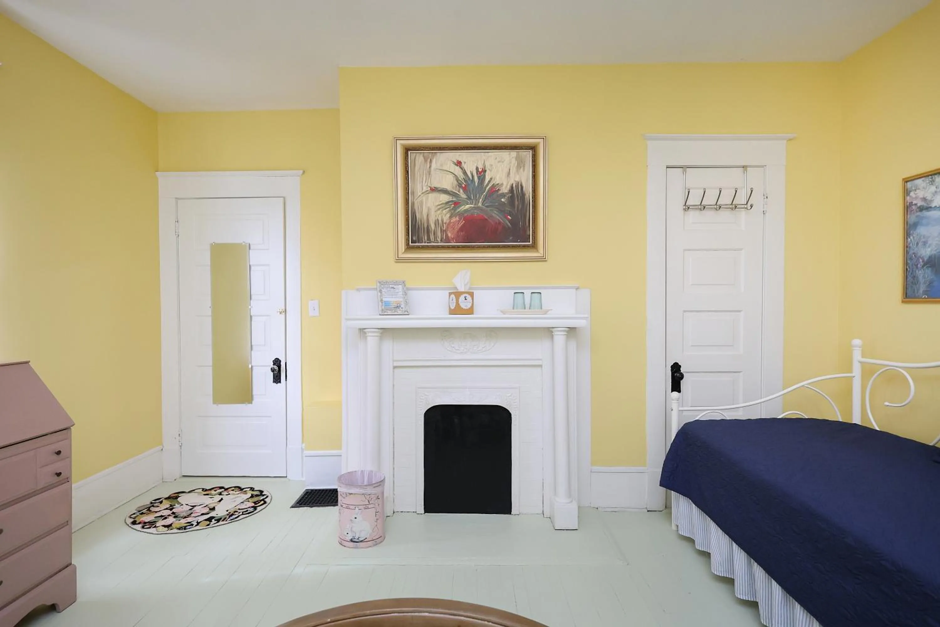 Bed in The Dailey Renewal Retreat B & B