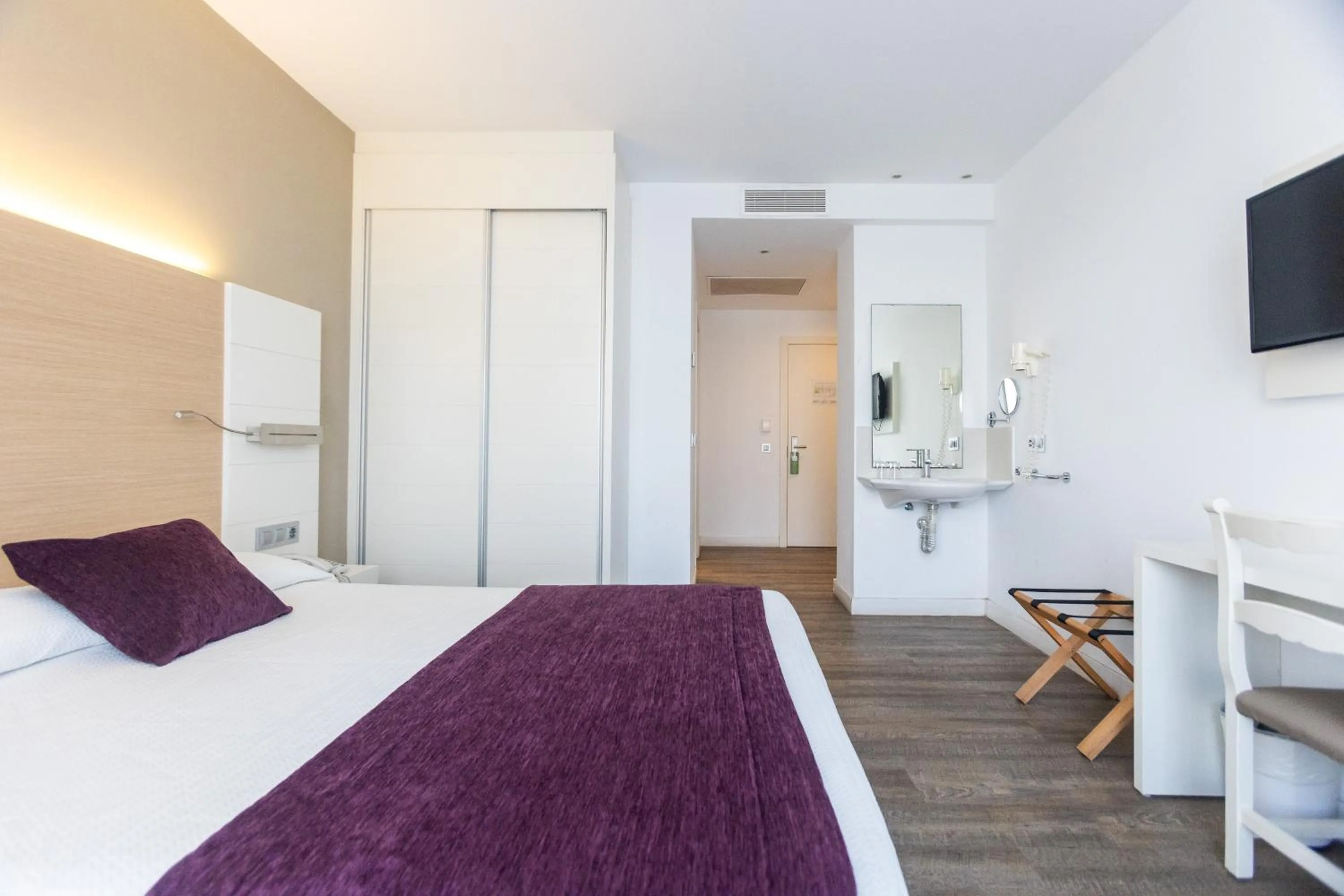 Photo of the whole room, Bed in Hotel Mariant