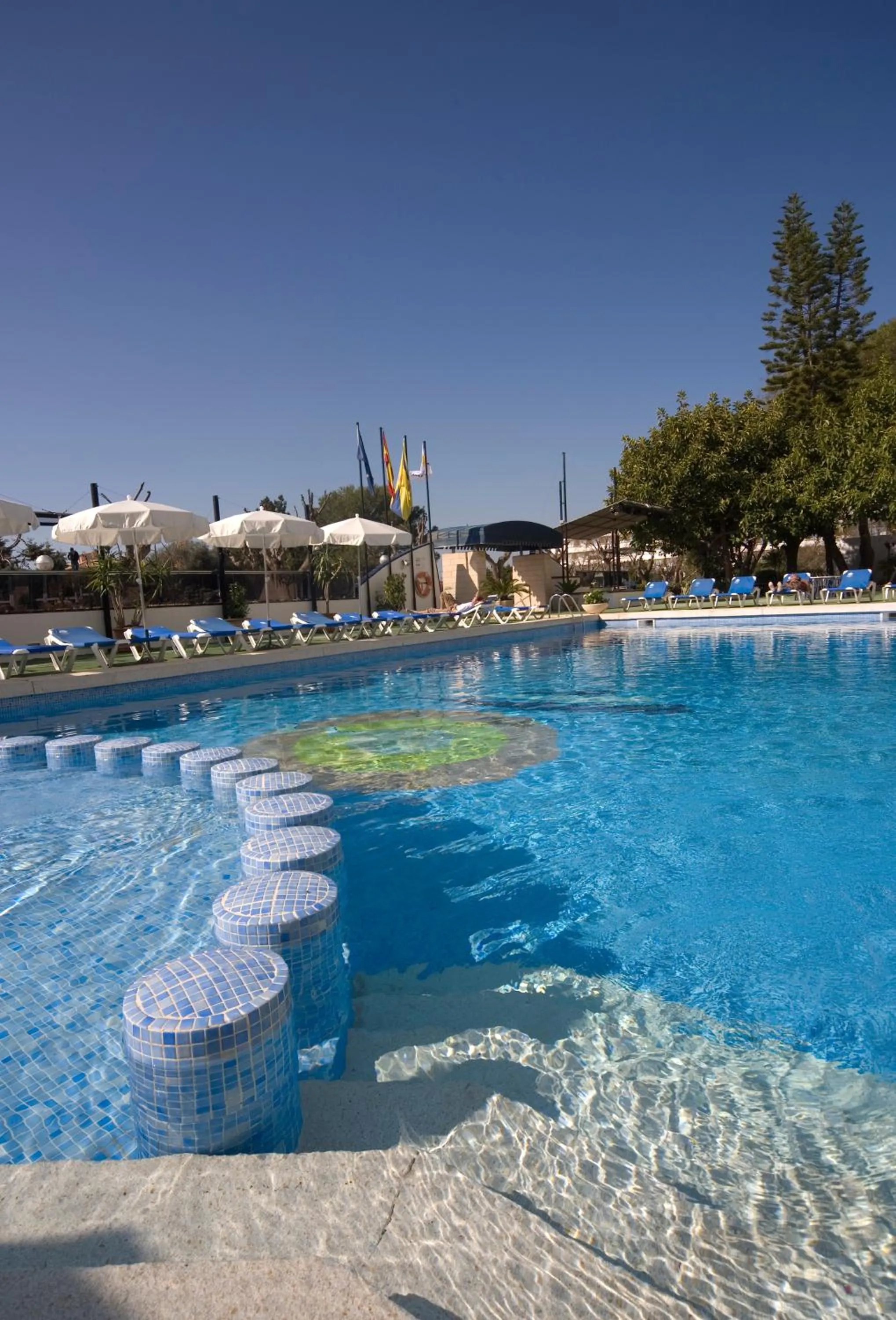 Swimming pool in Hotel Mariant