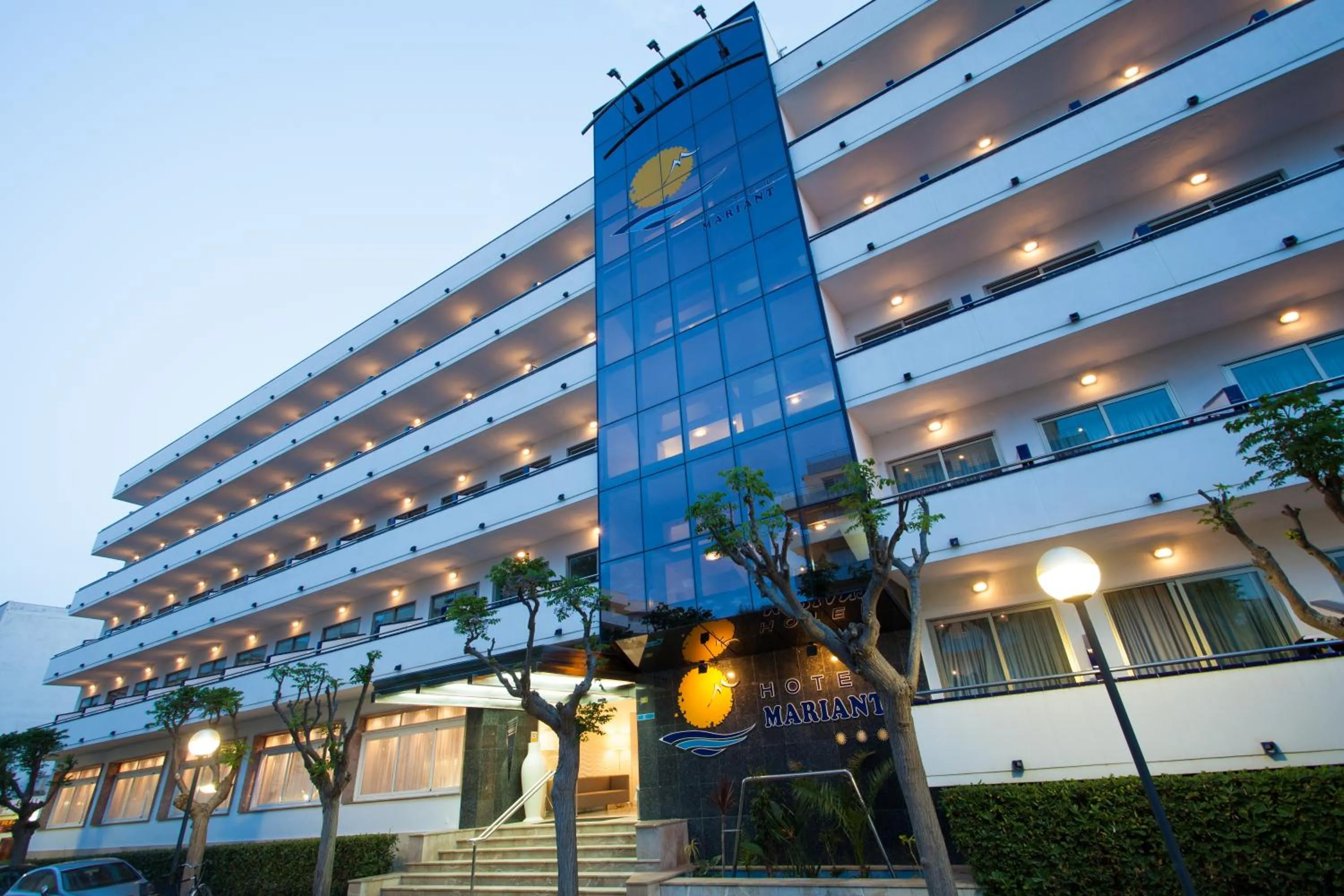 Facade/entrance in Hotel Mariant