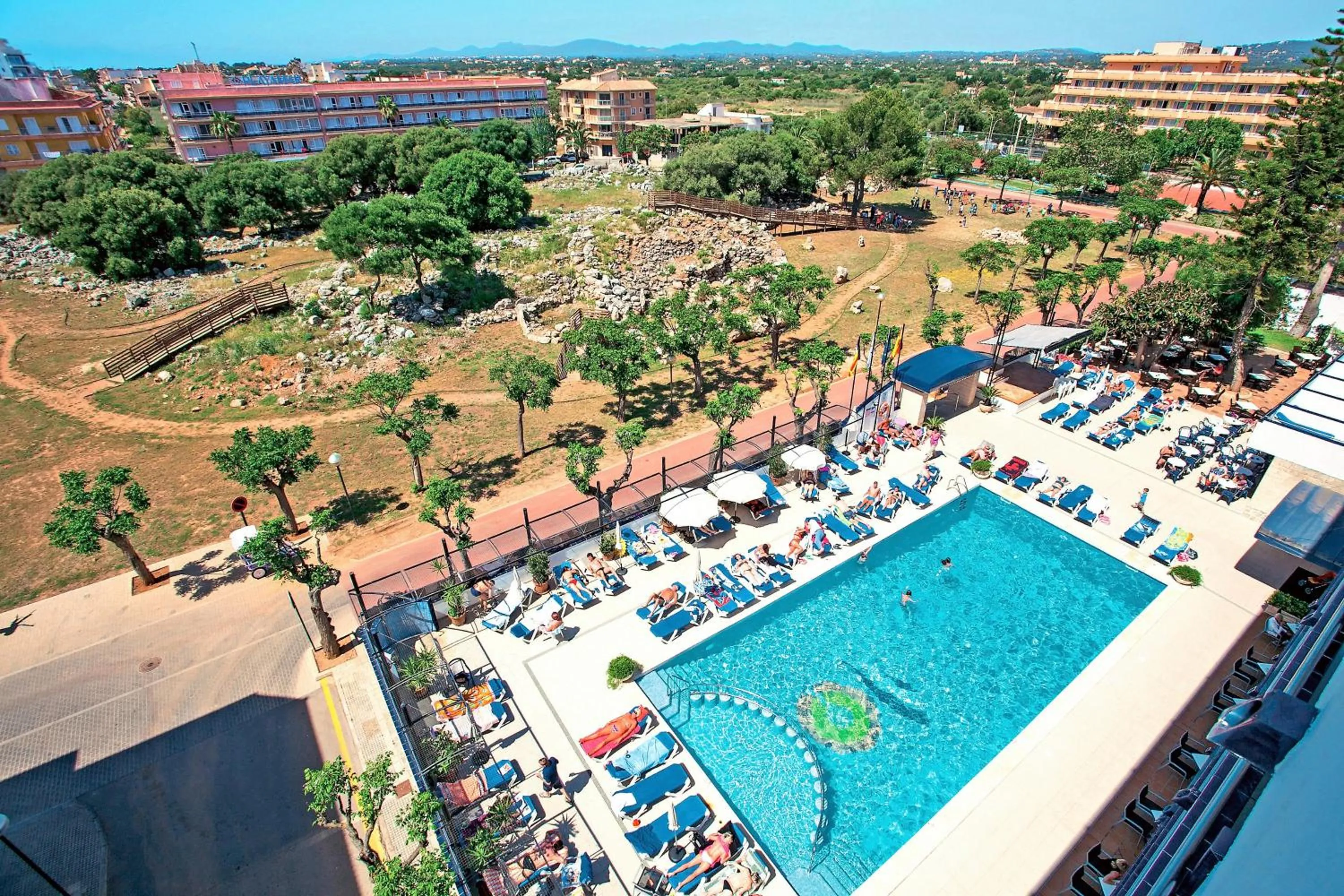 Swimming pool in Hotel Mariant