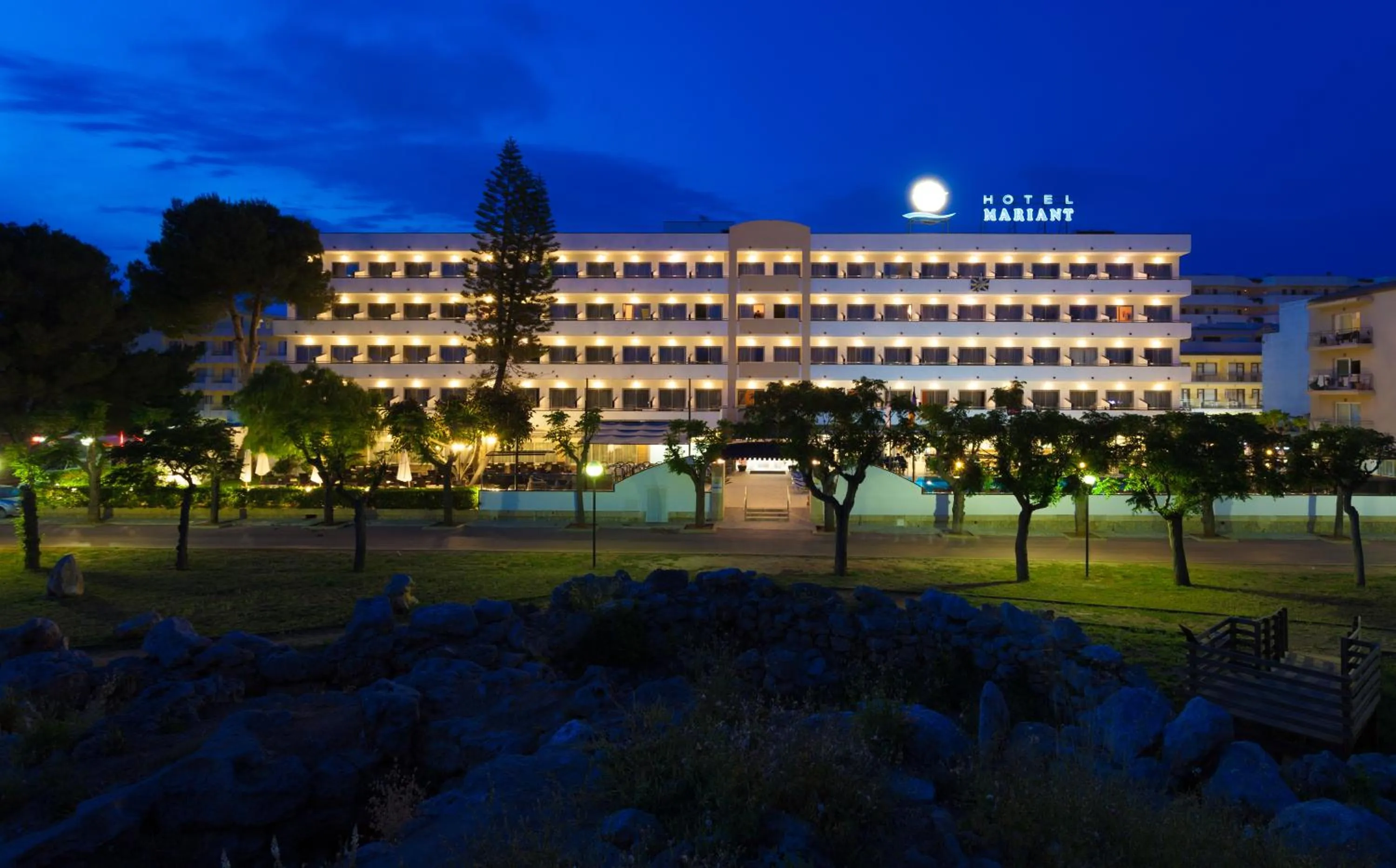 Facade/entrance in Hotel Mariant