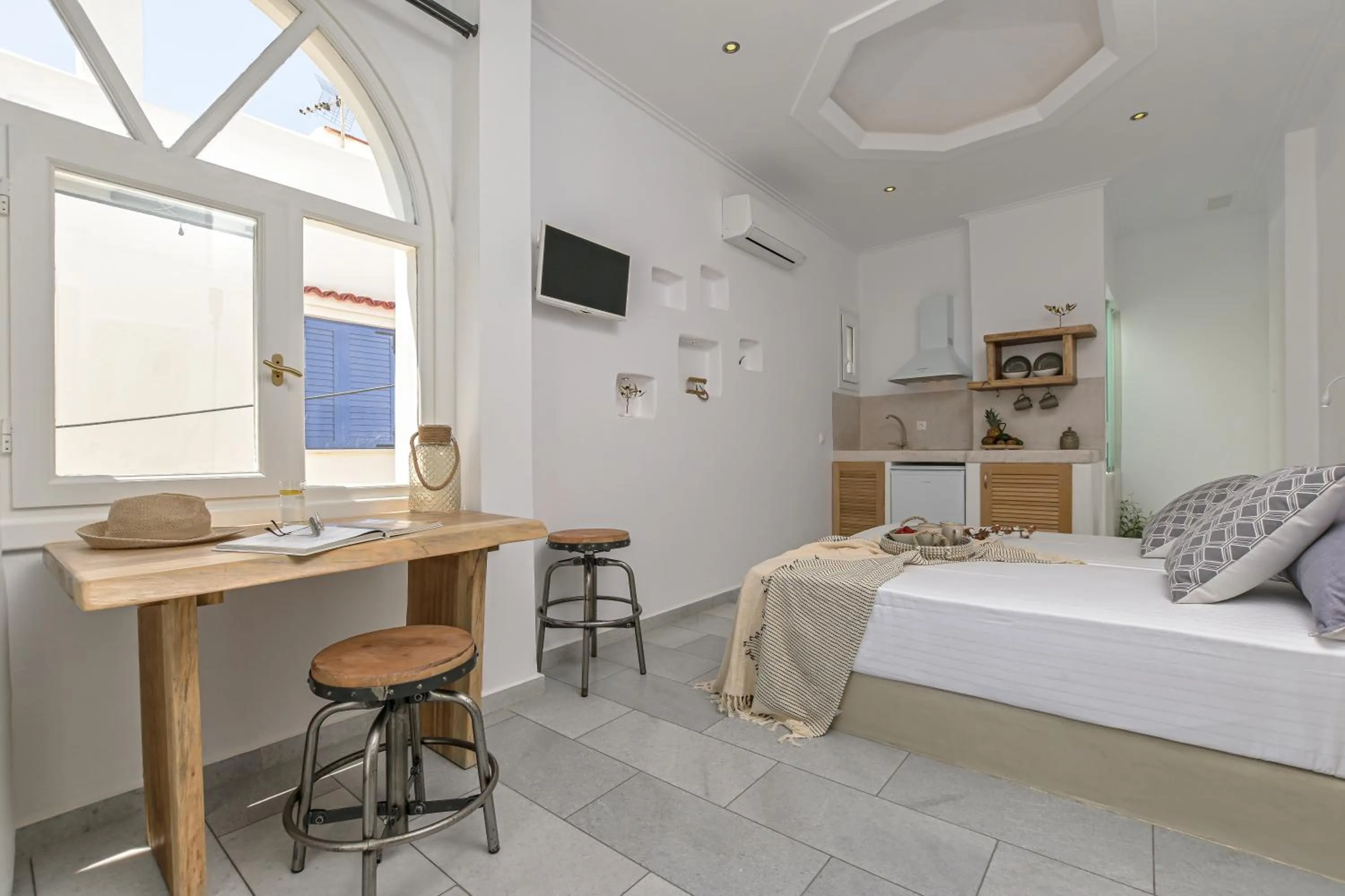 Photo of the whole room in Naxos Dream Oniro Studios - Adults Only