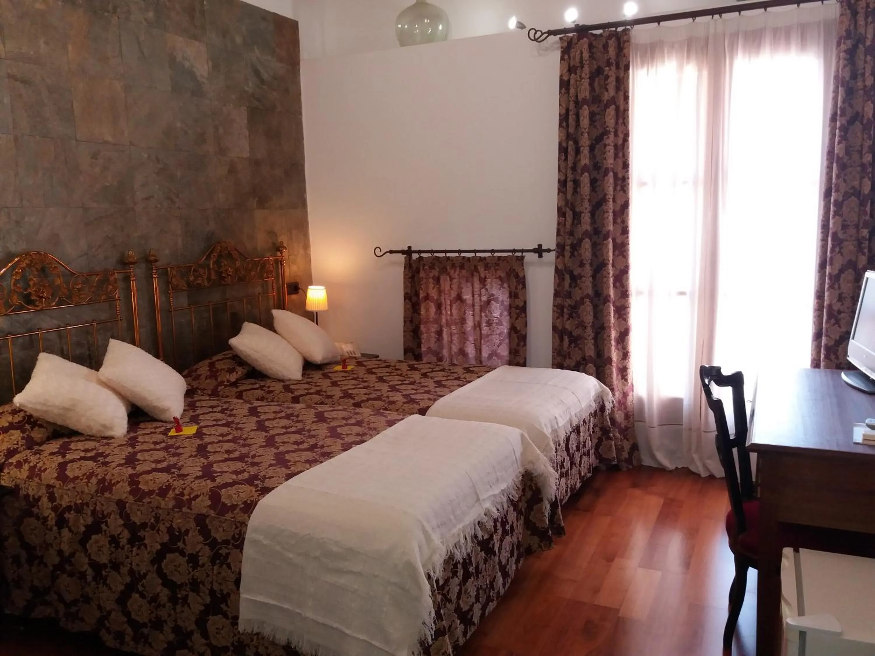 Day, Bed in Hotel Segles - Turismo de Interior