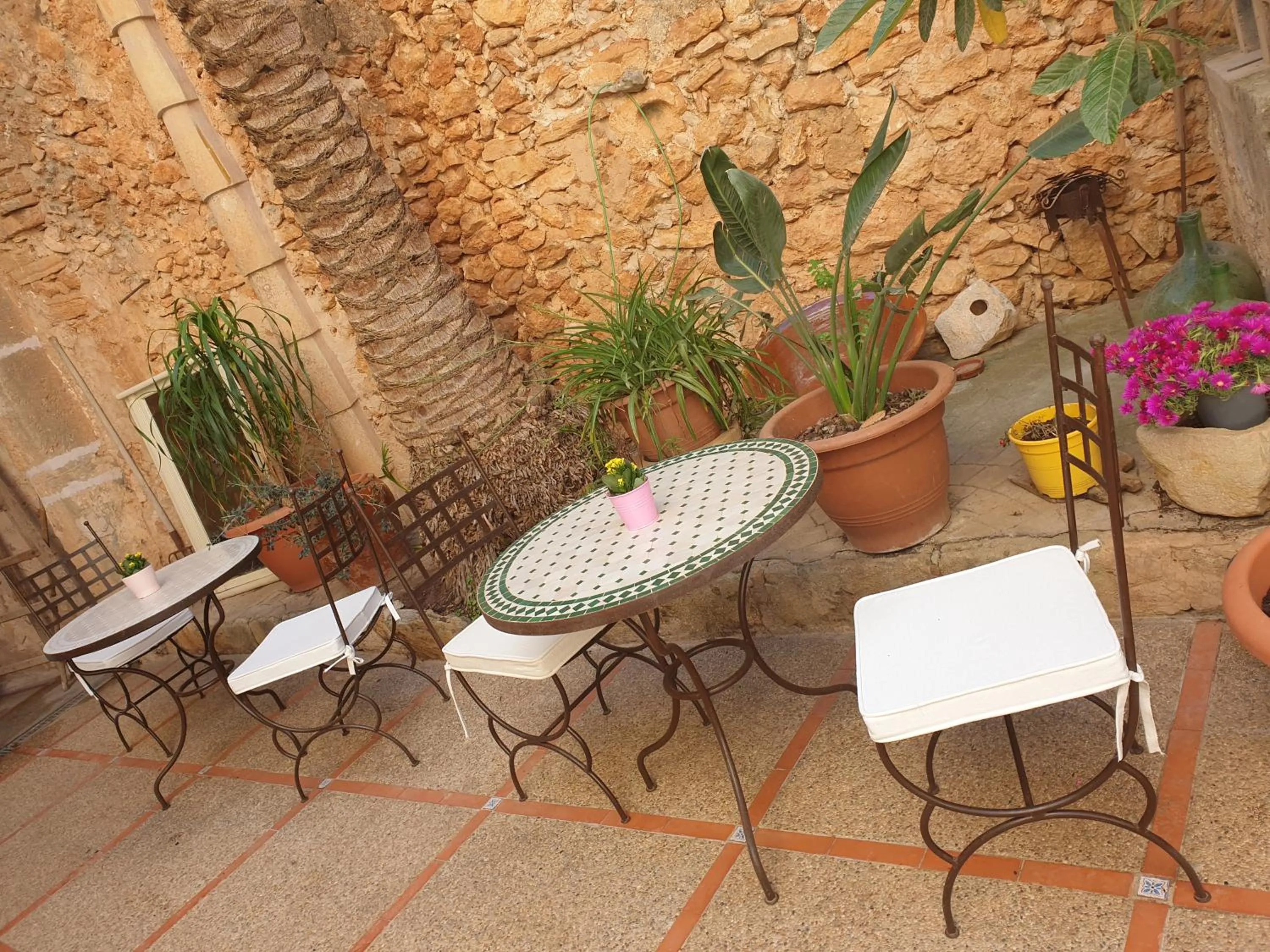 Patio in Hotel Segles - Turismo de Interior