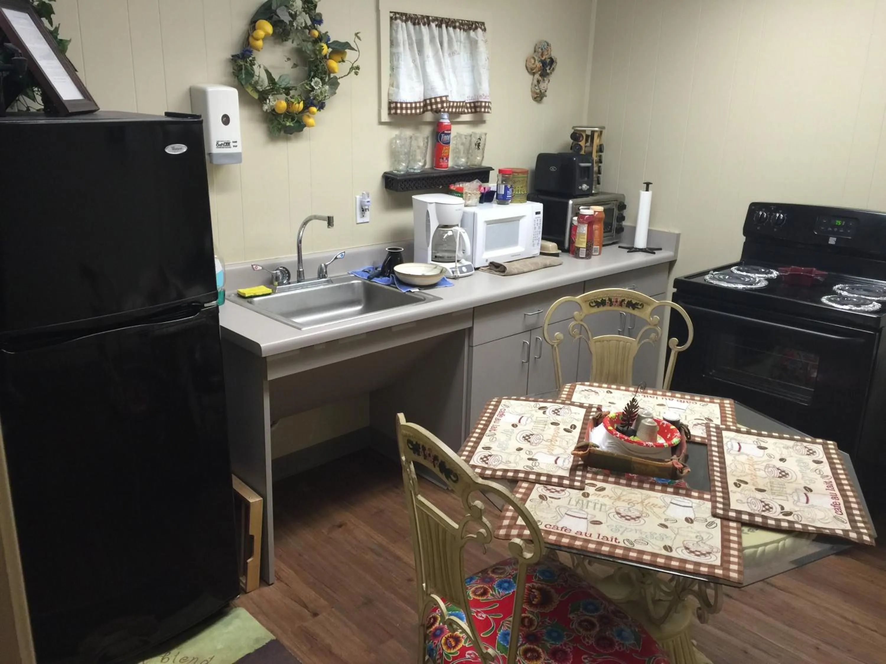 Communal kitchen in A Place to Stay Rooms