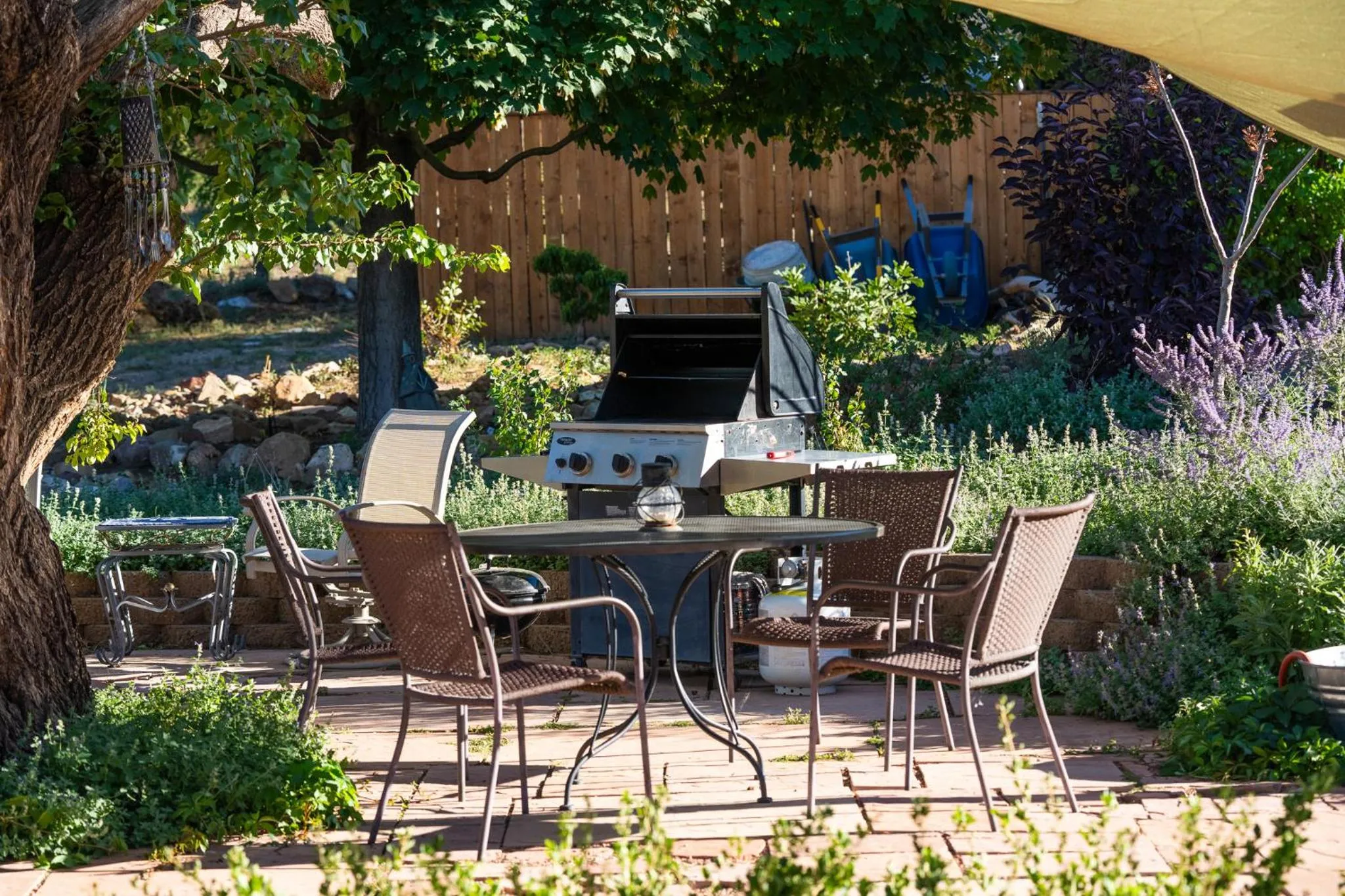 Patio in The Loubird Inn