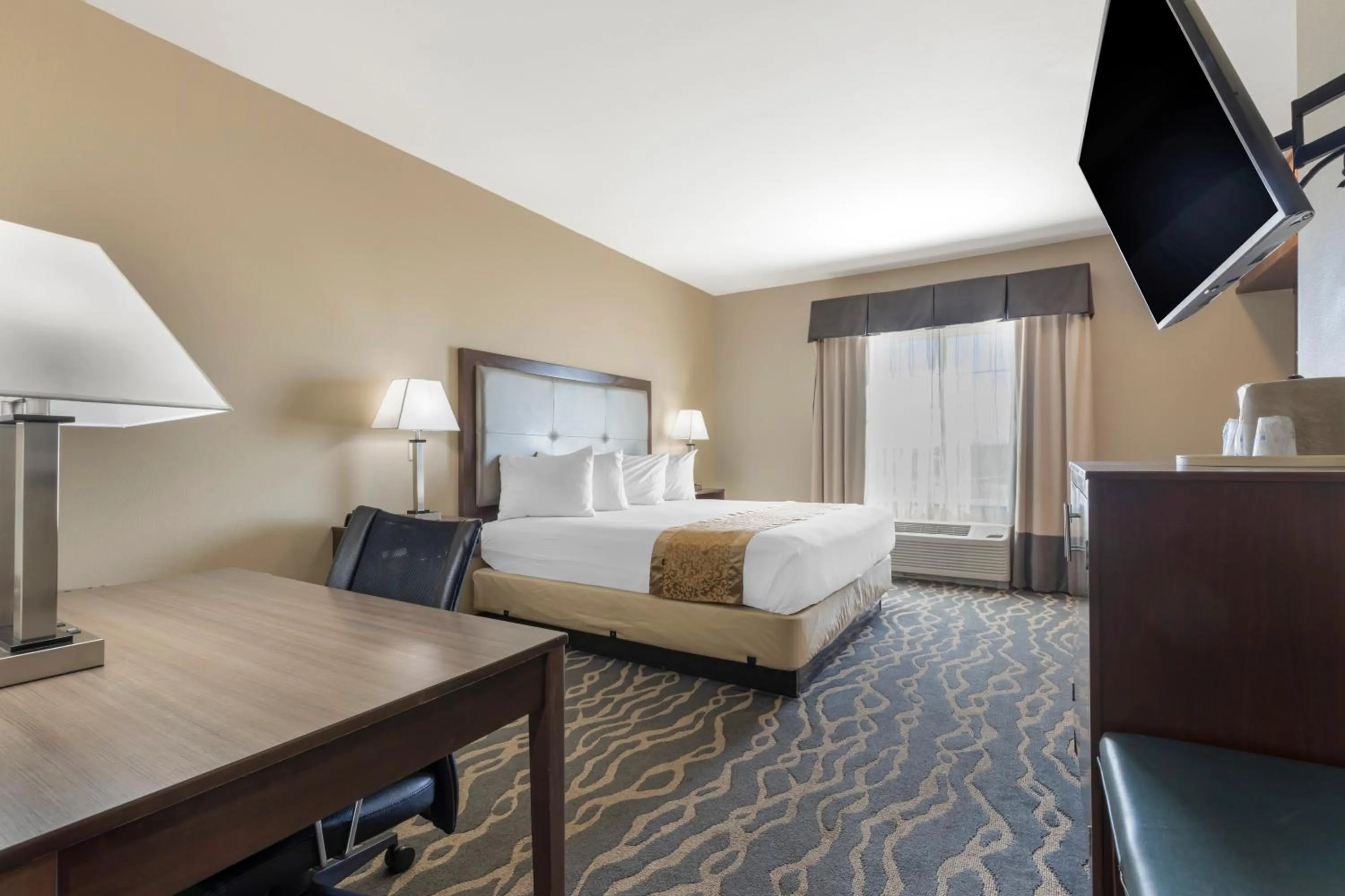 Bedroom, Bed in Best Western Plus Fort Stockton Hotel