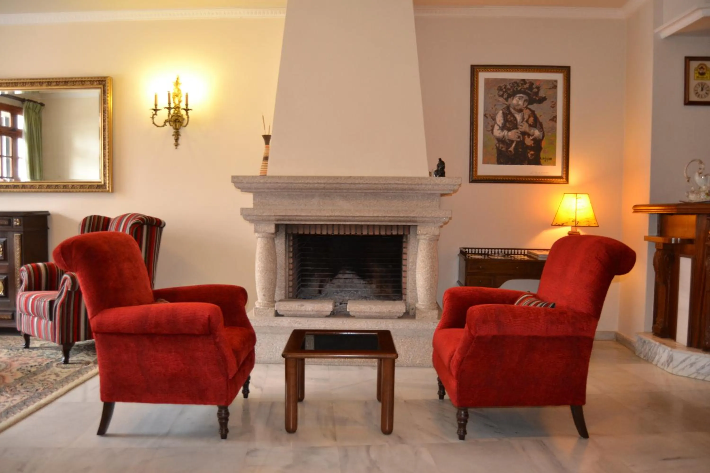 Communal lounge/ TV room in Hotel Amandi