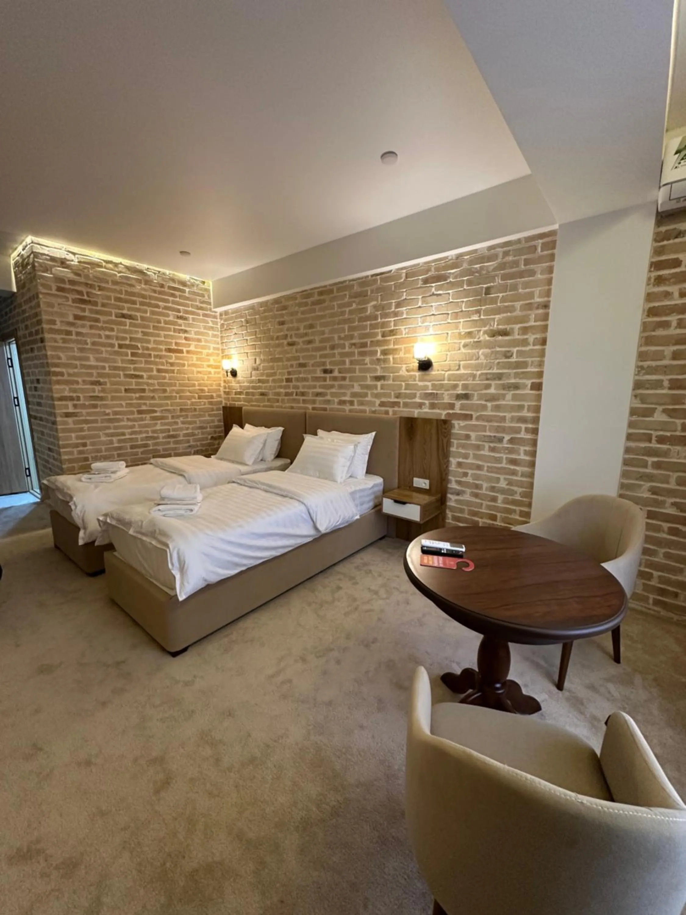 Photo of the whole room, Bed in Shahristan Art Boutique Hotel